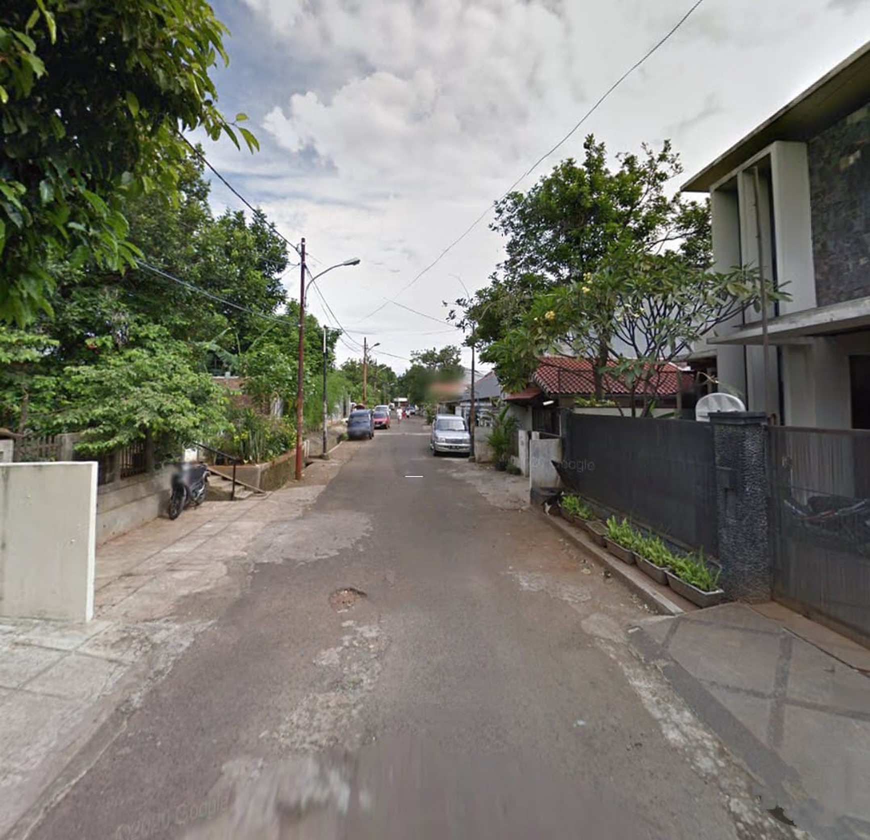 Rumah Under Renovation dkt Stasiun dan TransUm Di Jl Jatipadang  Pasar Minggu Jakarta Selatan
