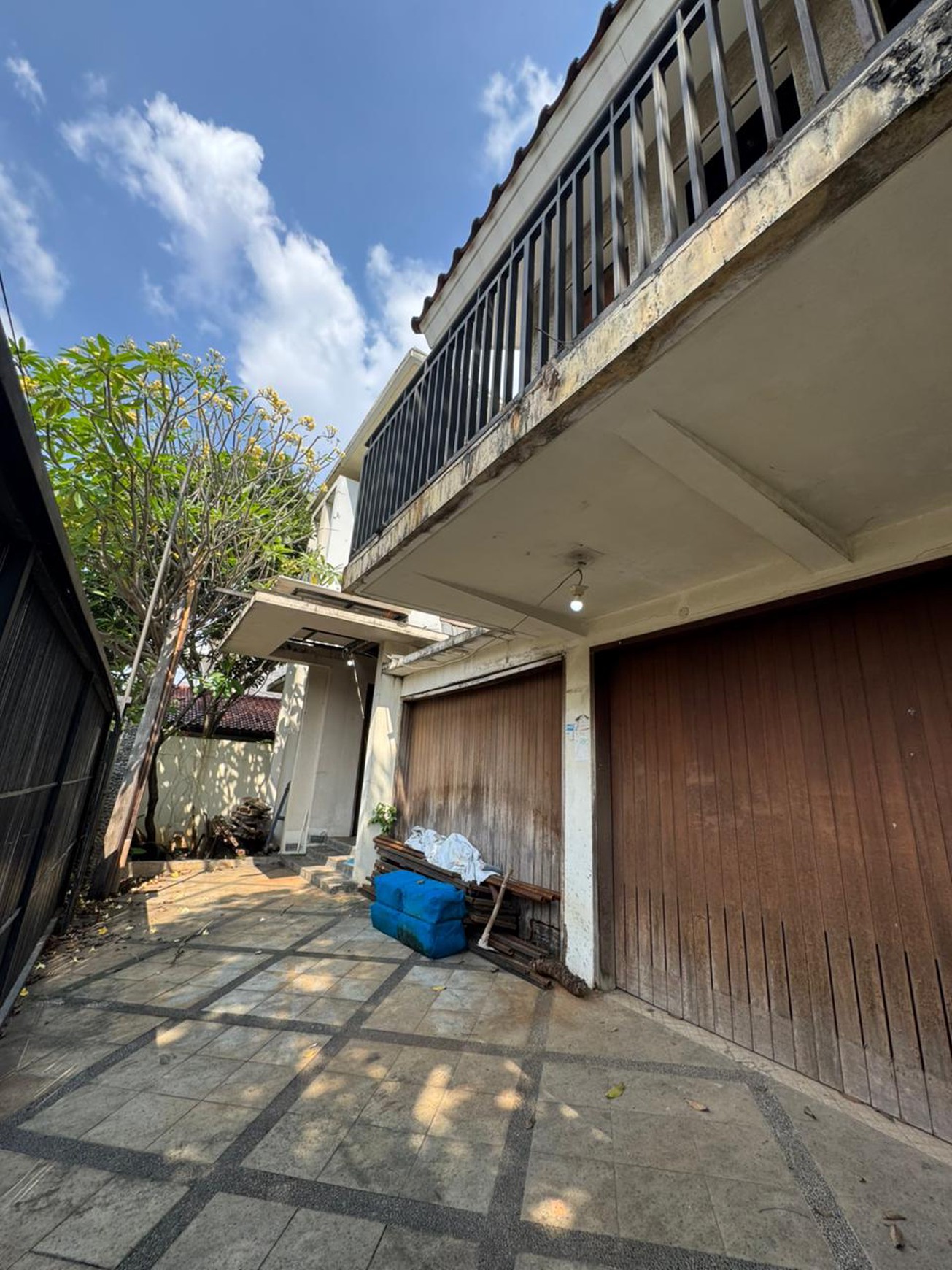 Rumah Under Renovation dkt Stasiun dan TransUm Di Jl Jatipadang  Pasar Minggu Jakarta Selatan