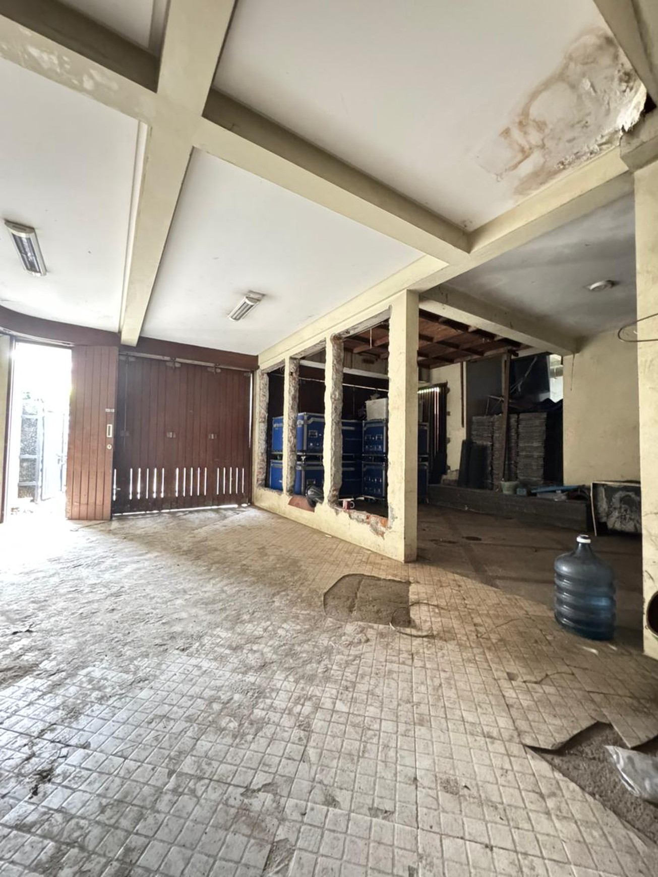 Rumah Under Renovation dkt Stasiun dan TransUm Di Jl Jatipadang  Pasar Minggu Jakarta Selatan