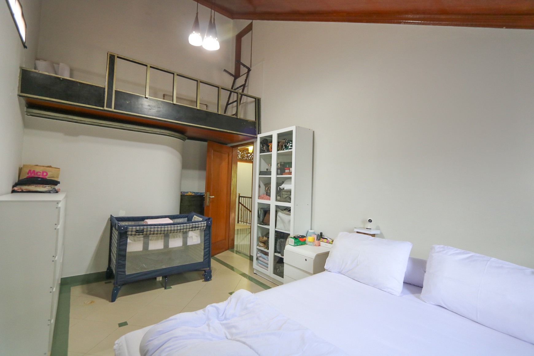 RUMAH COZY DI MALEO BINTARO, DEKAT JALAN TOL, AKSES MUDAH KE PONDOK INDAH, BSD CITY