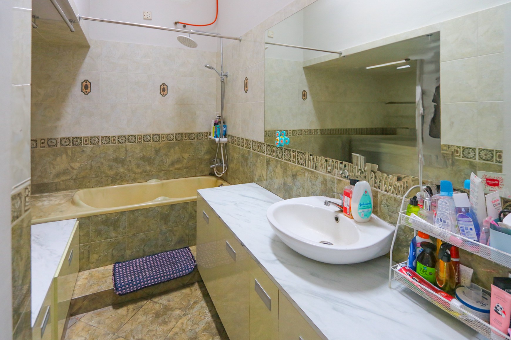 RUMAH COZY DI MALEO BINTARO, DEKAT JALAN TOL, AKSES MUDAH KE PONDOK INDAH, BSD CITY