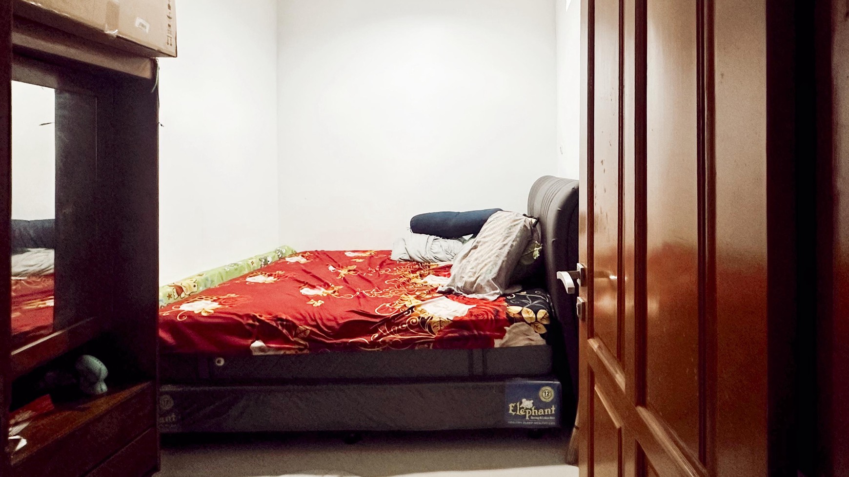 Dijual rumah diKarawaci Tangerang - Baru full renov 2 tahun lalu Bangunan style Modern.