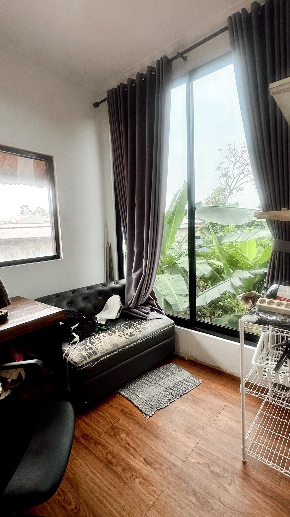 Dijual rumah diKarawaci Tangerang - Baru full renov 2 tahun lalu Bangunan style Modern.