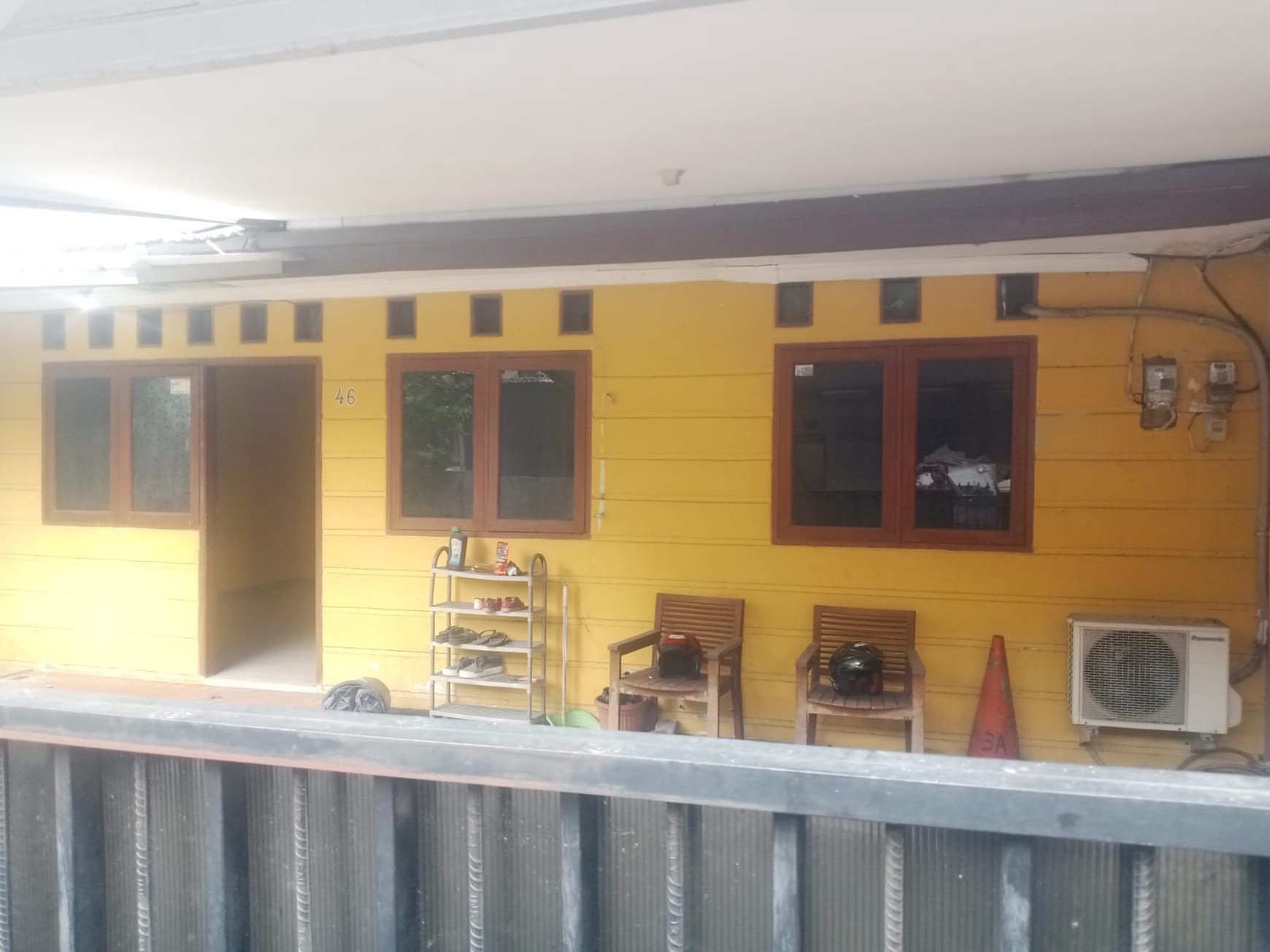 Rumah Semi Furnished dengan 3 KT 2 KM Siap Huni dengan Hunian Nyaman dan Asri di Jakrta Barat