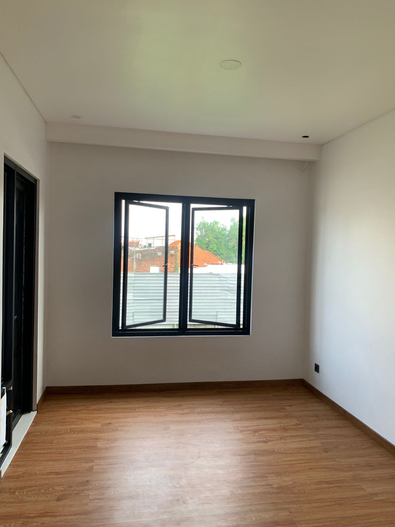 Dijual Rumah Baru Citraland Crystal Golf Surabaya Barat Modern 3 Lantai Siap Huni