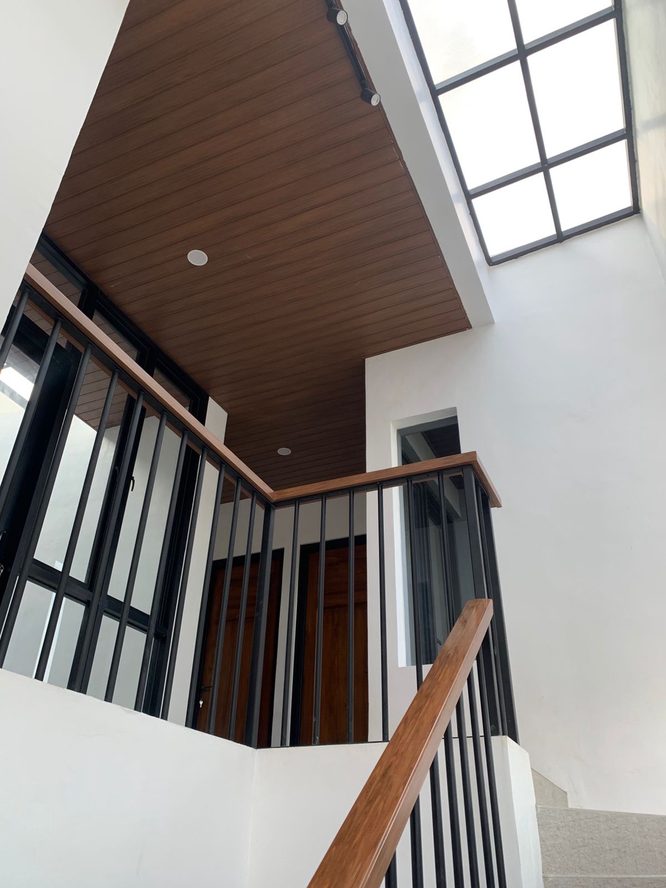 Dijual Rumah Baru Citraland Crystal Golf Surabaya Barat Modern 3 Lantai Siap Huni