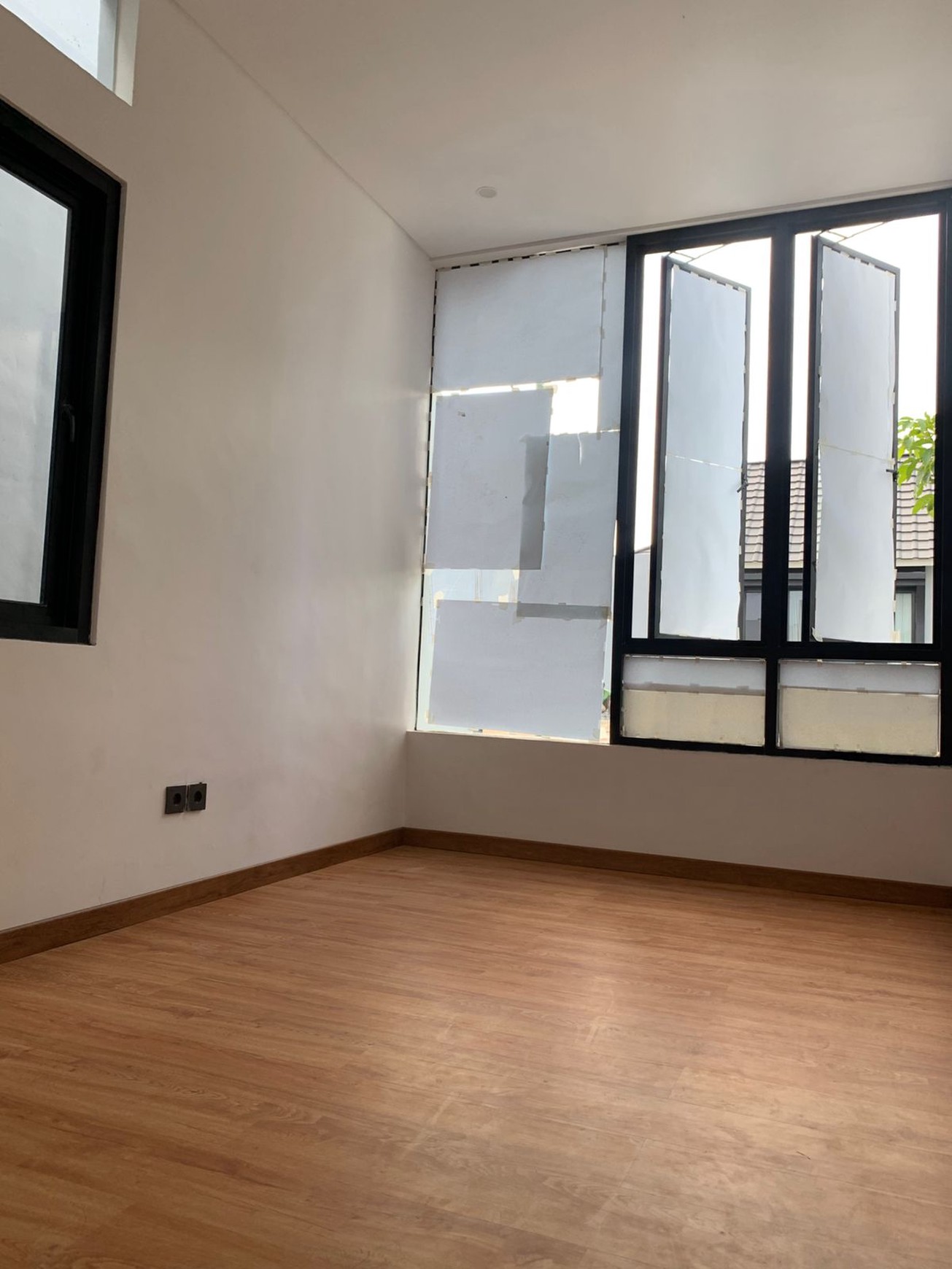 Dijual Rumah Baru Citraland Crystal Golf Surabaya Barat Modern 3 Lantai Siap Huni
