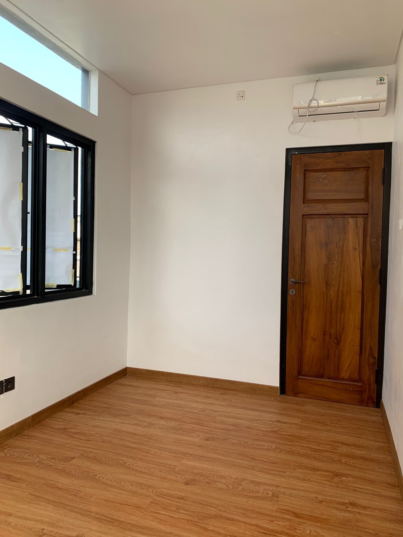 Dijual Rumah Baru Citraland Crystal Golf Surabaya Barat Modern 3 Lantai Siap Huni