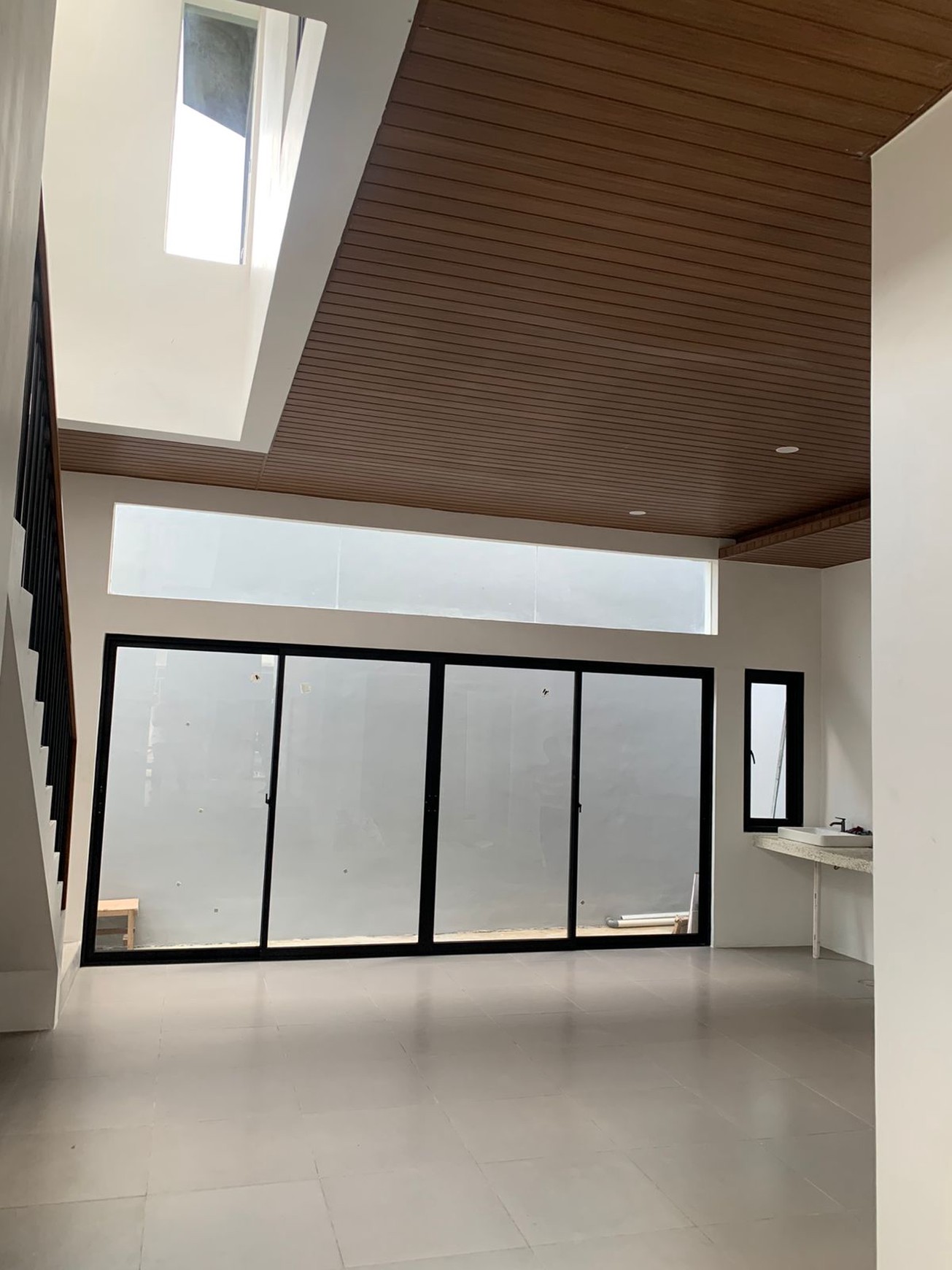 Dijual Rumah Baru Citraland Crystal Golf Surabaya Barat Modern 3 Lantai Siap Huni