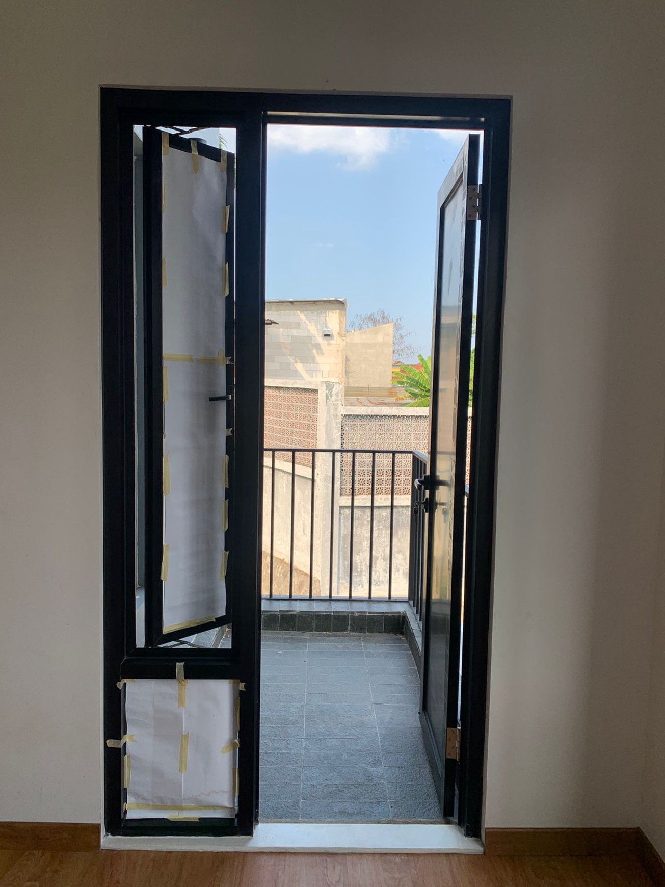 Dijual Rumah Baru Citraland Crystal Golf Surabaya Barat Modern 3 Lantai Siap Huni