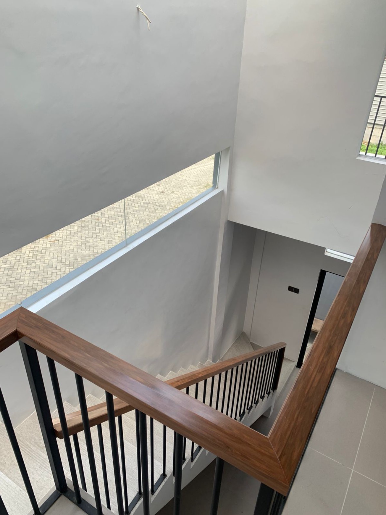 Dijual Rumah Baru Citraland Crystal Golf Surabaya Barat Modern 3 Lantai Siap Huni