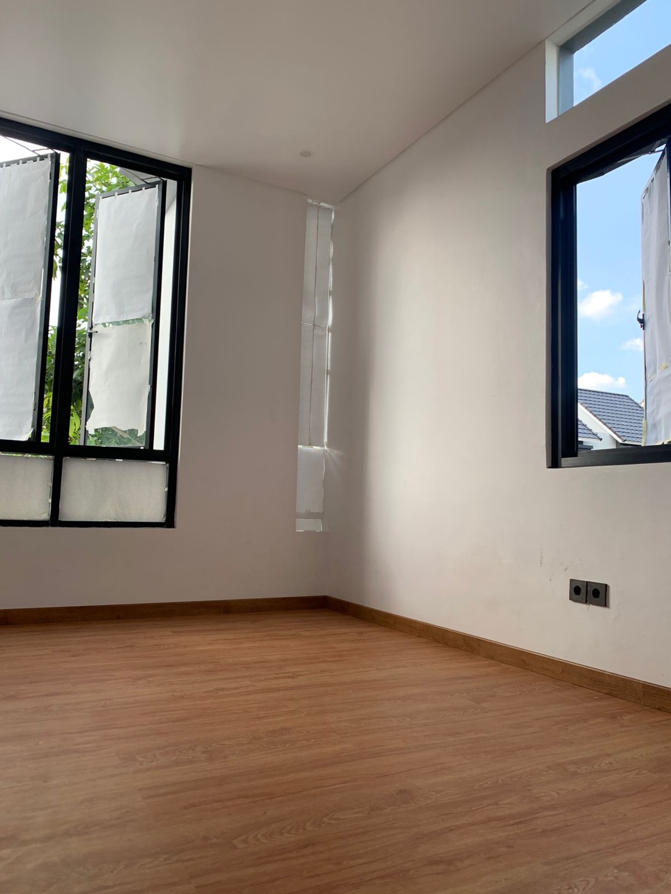 Dijual Rumah Baru Citraland Crystal Golf Surabaya Barat Modern 3 Lantai Siap Huni