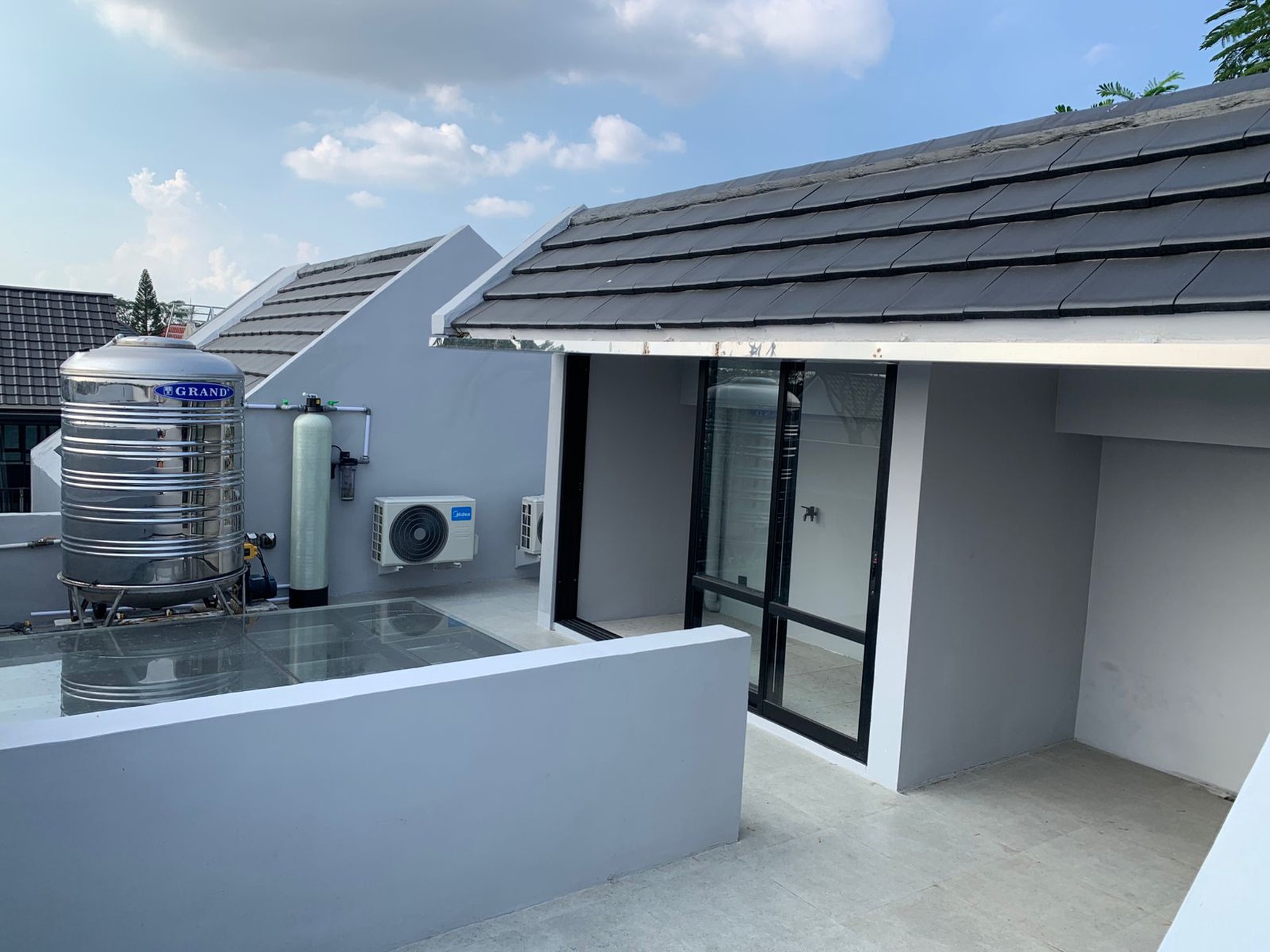 Dijual Rumah Baru Citraland Crystal Golf Surabaya Barat Modern 3 Lantai Siap Huni