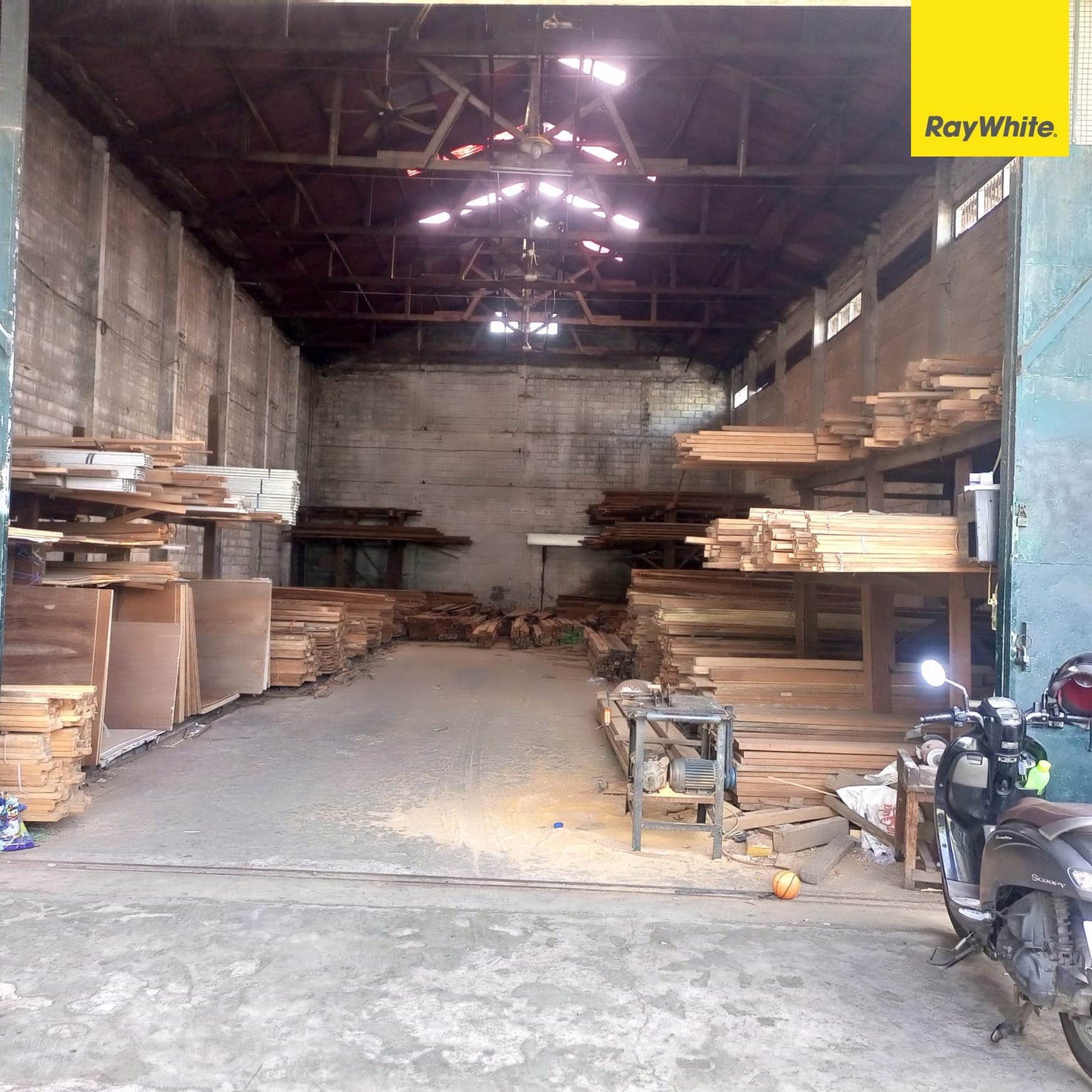 Dijual Gudang 2 lantai di Jl Abdul Karim Surabaya
