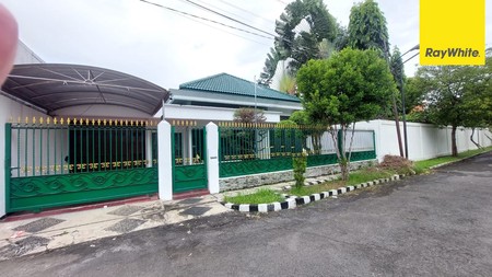 Disewakan Rumah 2 lantai di Taman Darmo Baru Surabaya