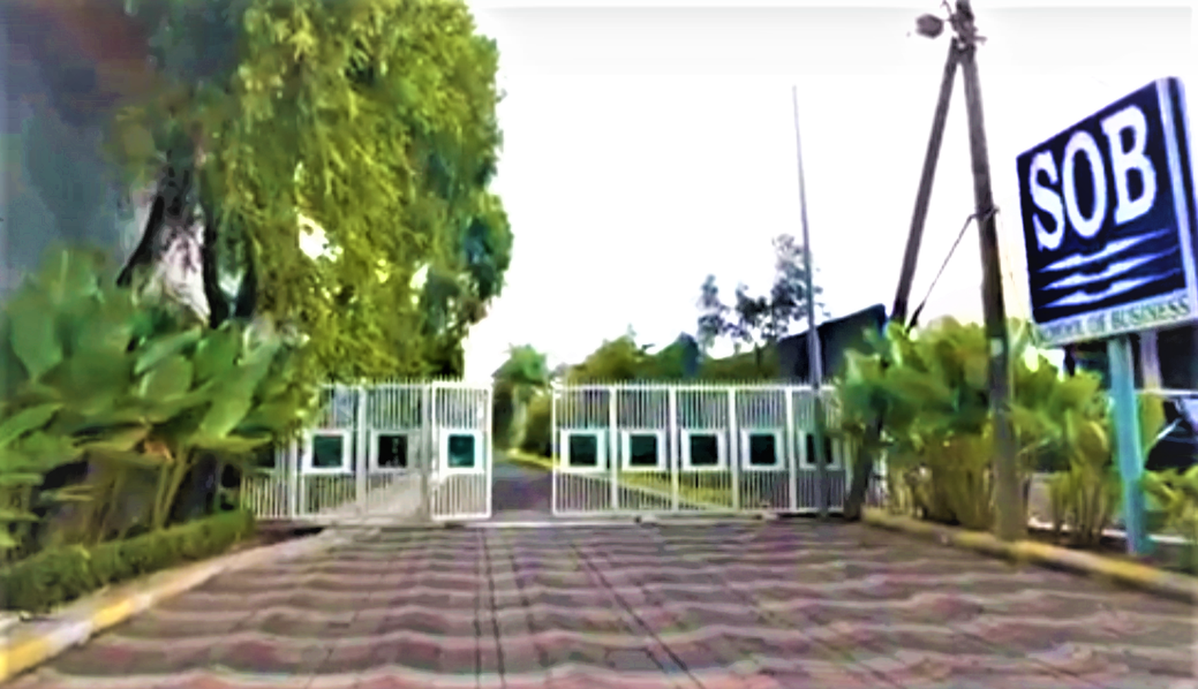 GEDUNG KOMERSIAL PREMIUM - SIAP GUNA & MENGUNTUNGKAN