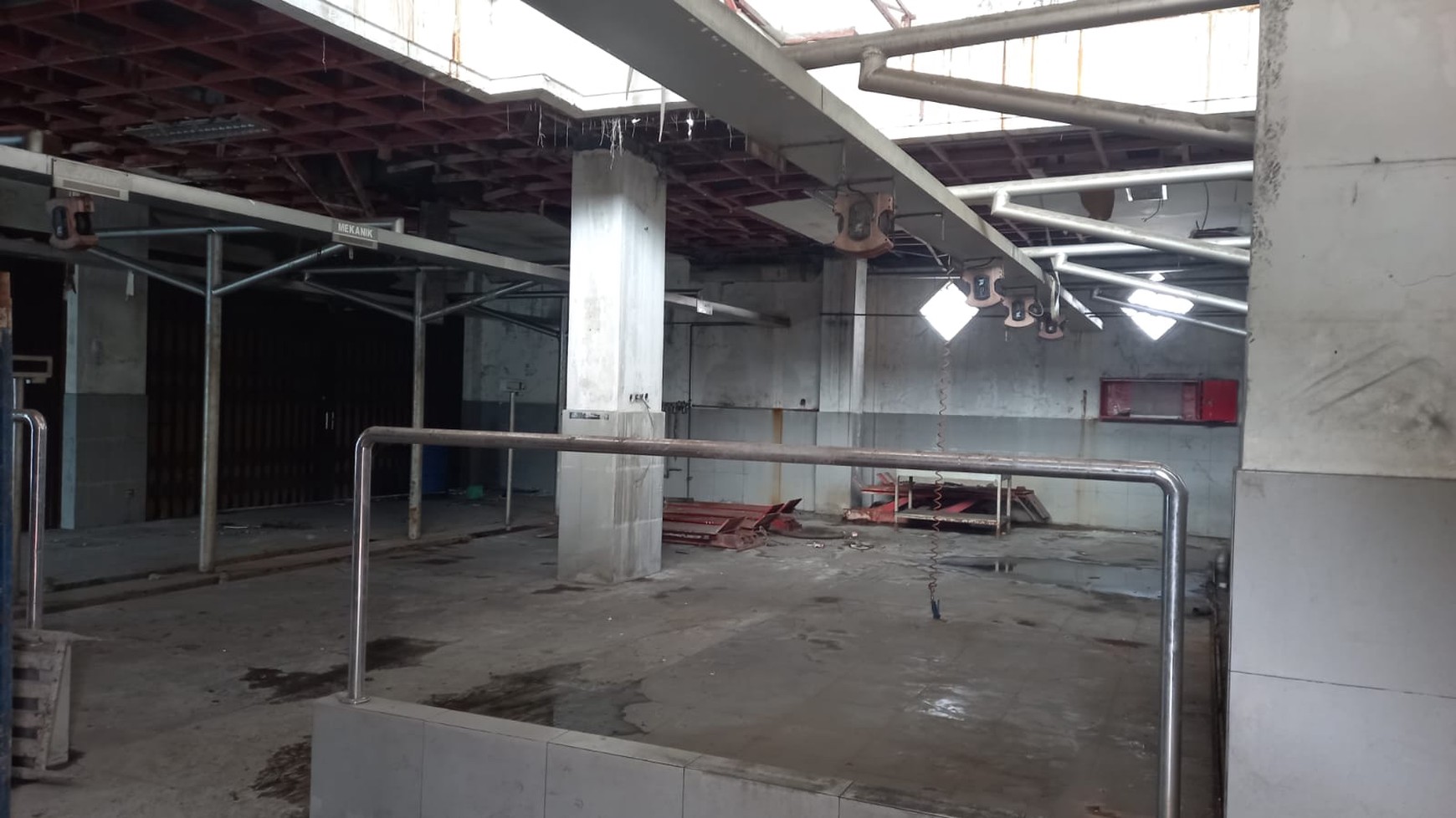 Dijual  Bekas Showroom Jalan Gatot Subroto, Kota Tangerang