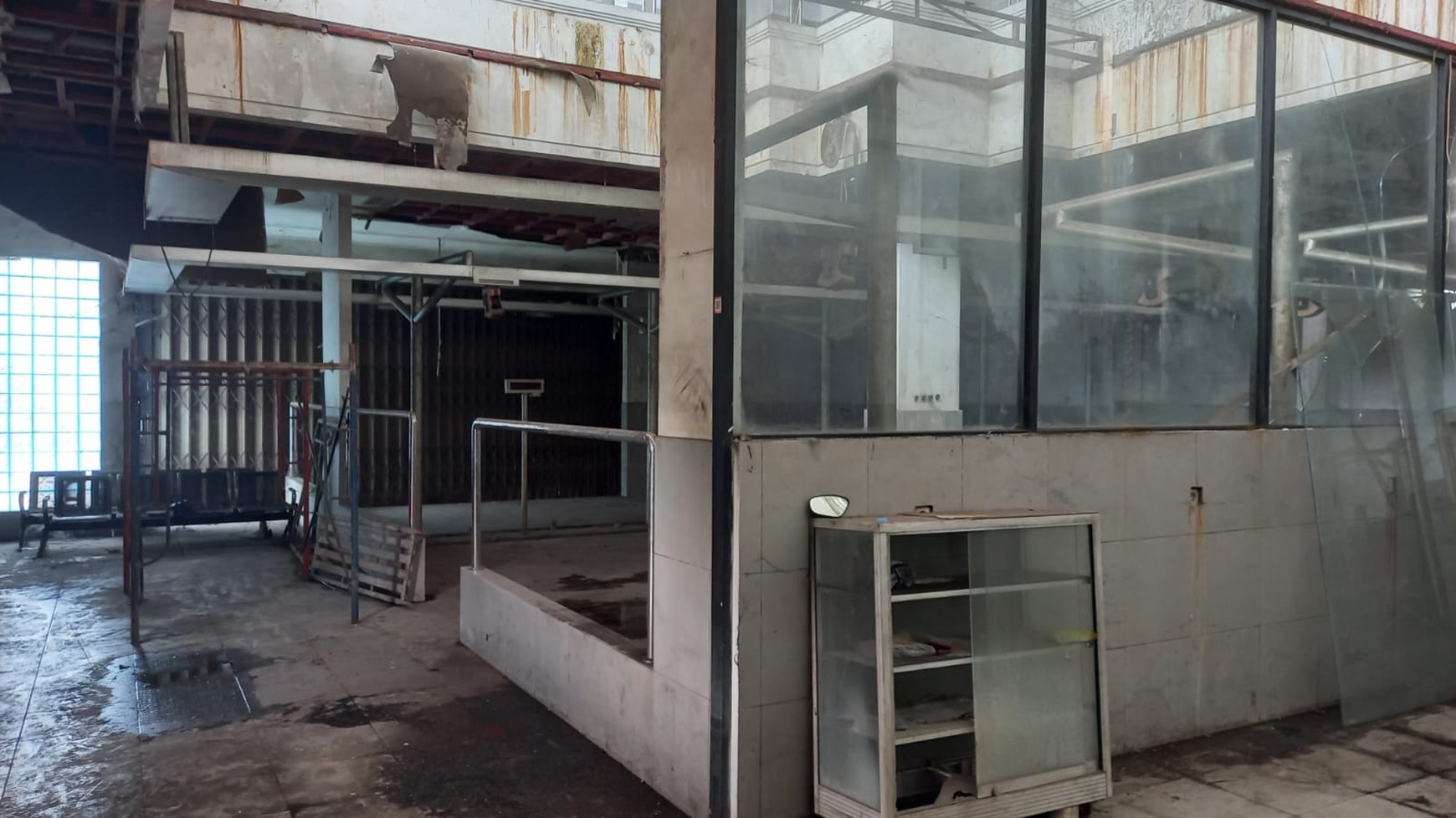 Dijual  Bekas Showroom Jalan Gatot Subroto, Kota Tangerang