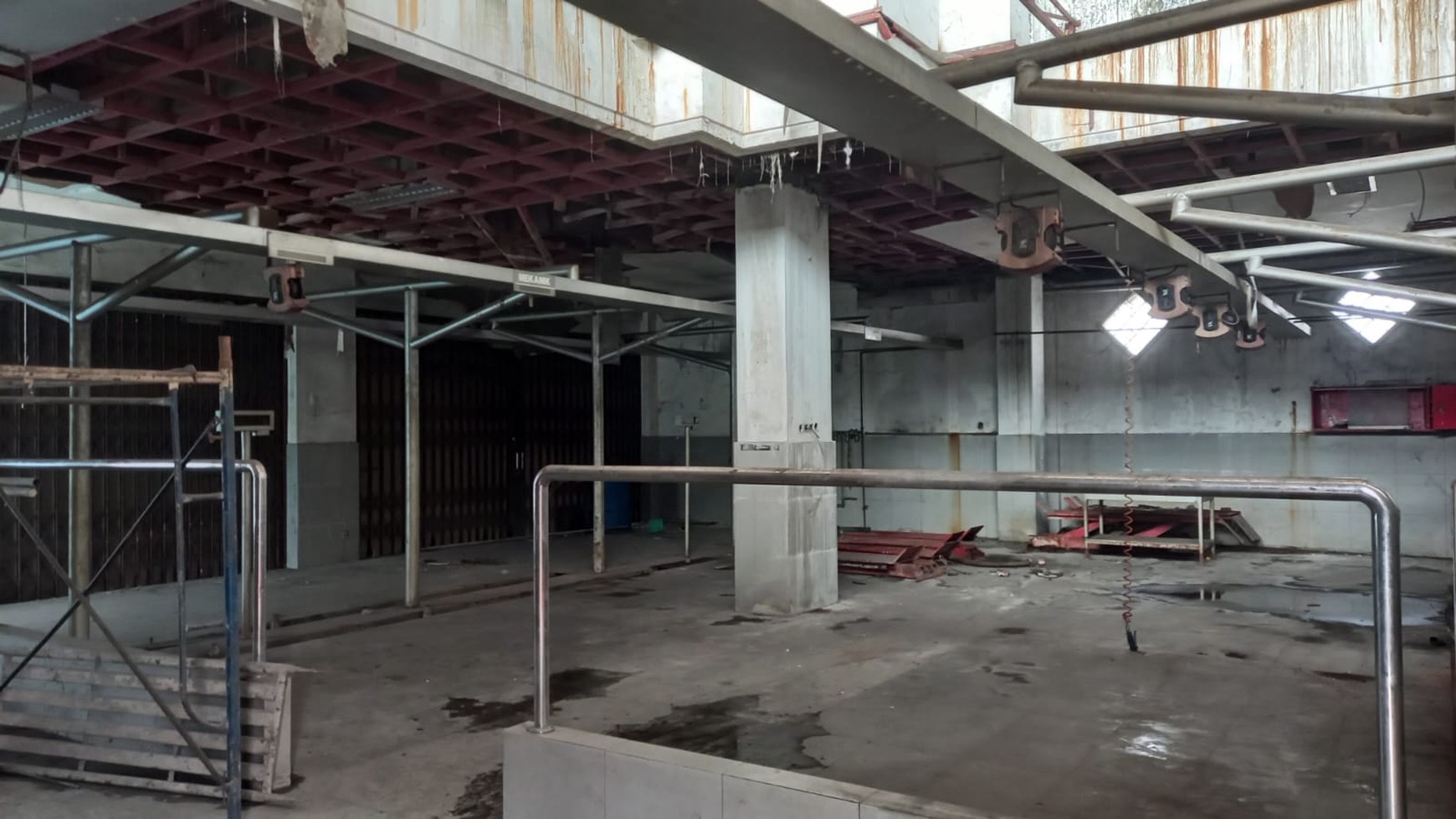 Dijual  Bekas Showroom Jalan Gatot Subroto, Kota Tangerang