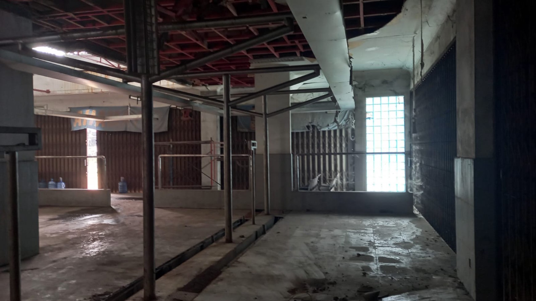 Dijual  Bekas Showroom Jalan Gatot Subroto, Kota Tangerang