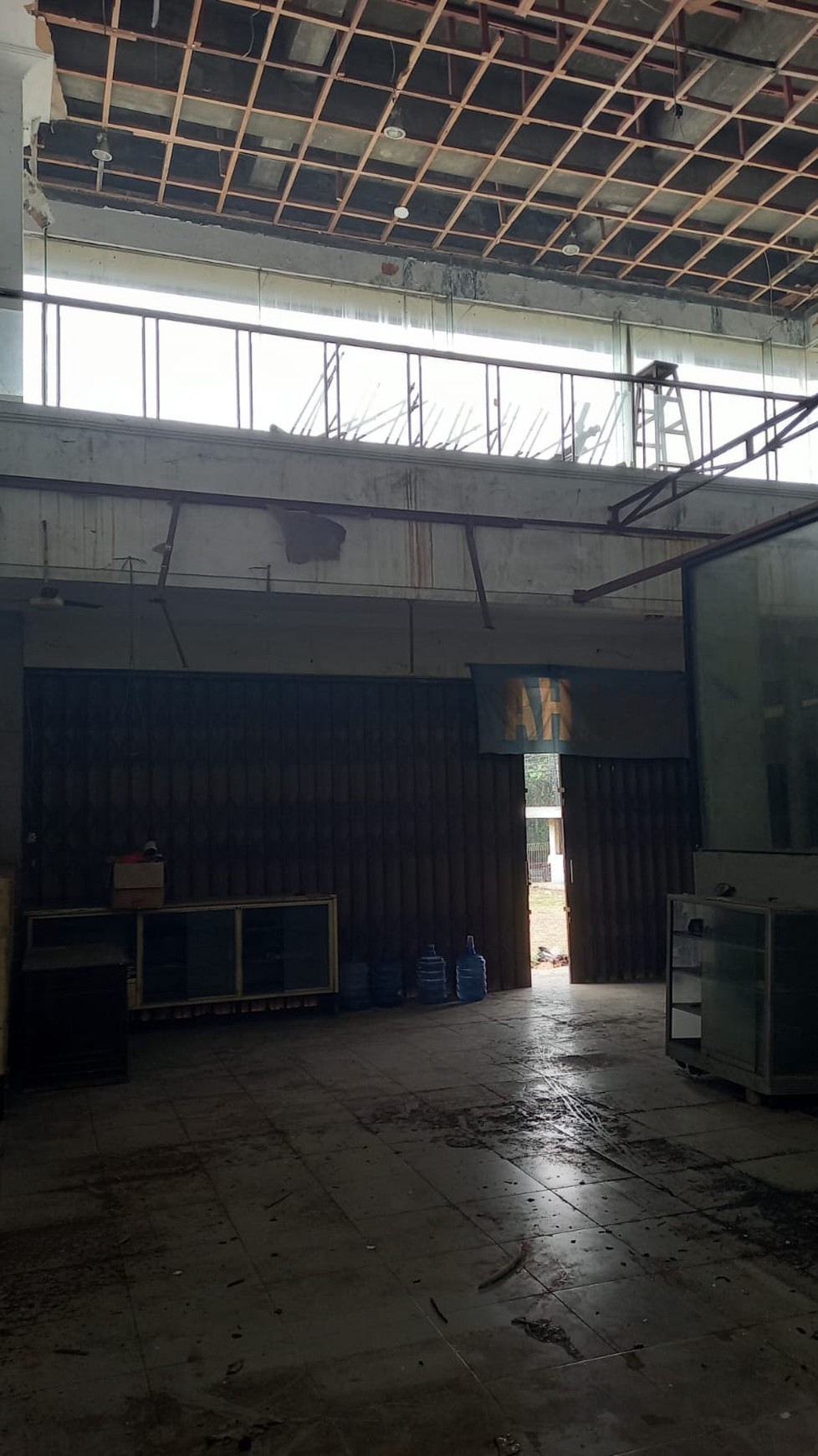 Dijual  Bekas Showroom Jalan Gatot Subroto, Kota Tangerang