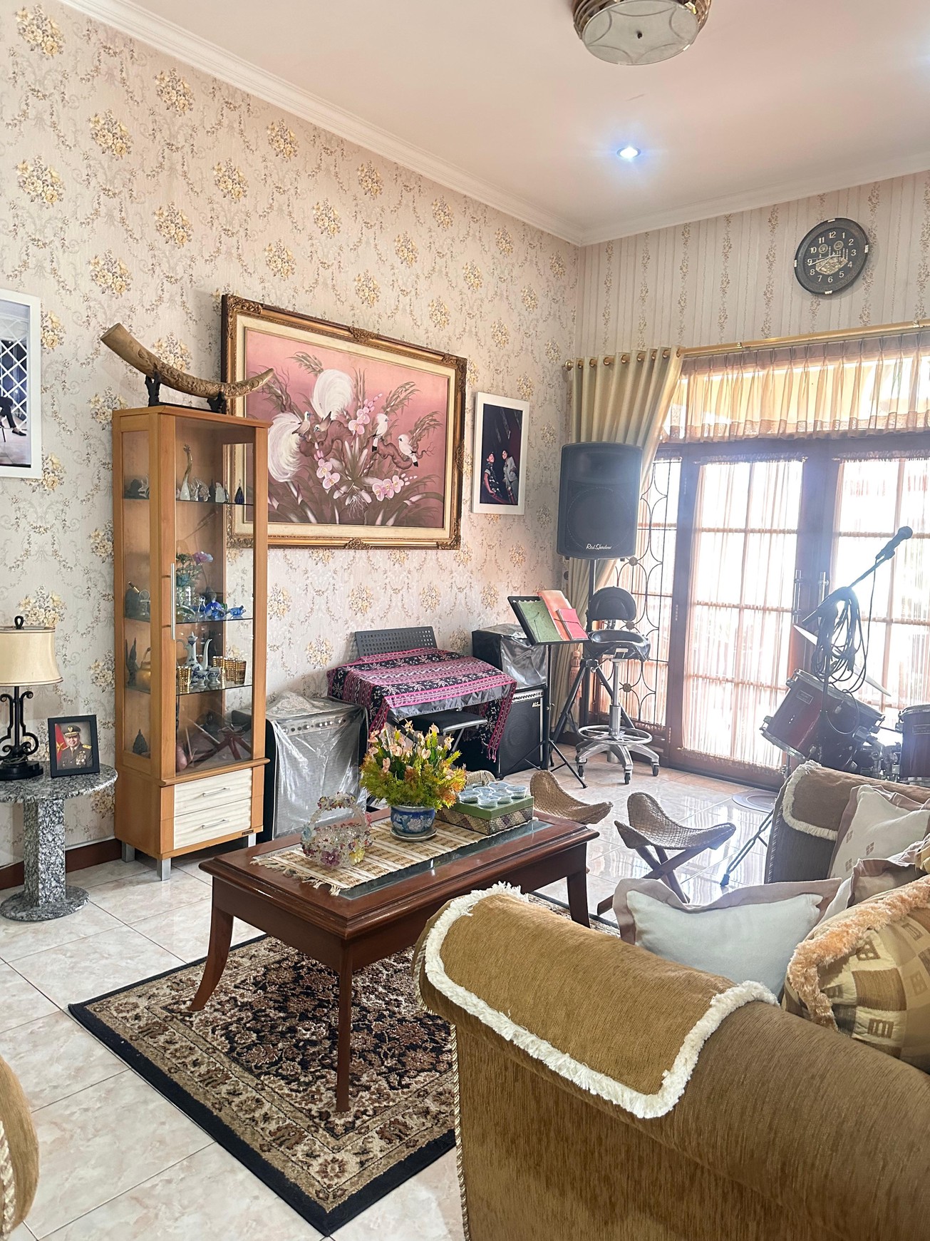JUAL RUMAH MEWAH EKSKLUSIF  SIAP HUNI - NYAMAN LOKASI STRATEGIS
