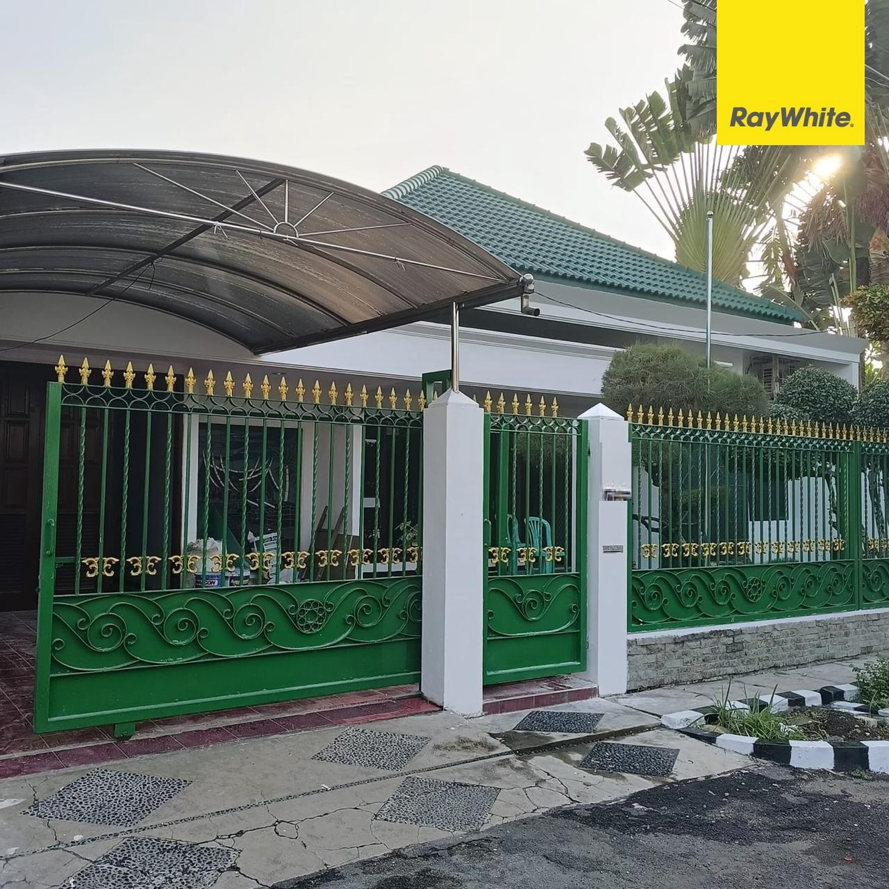 Disewakan Rumah di Jl Taman Darmo Baru Surabaya