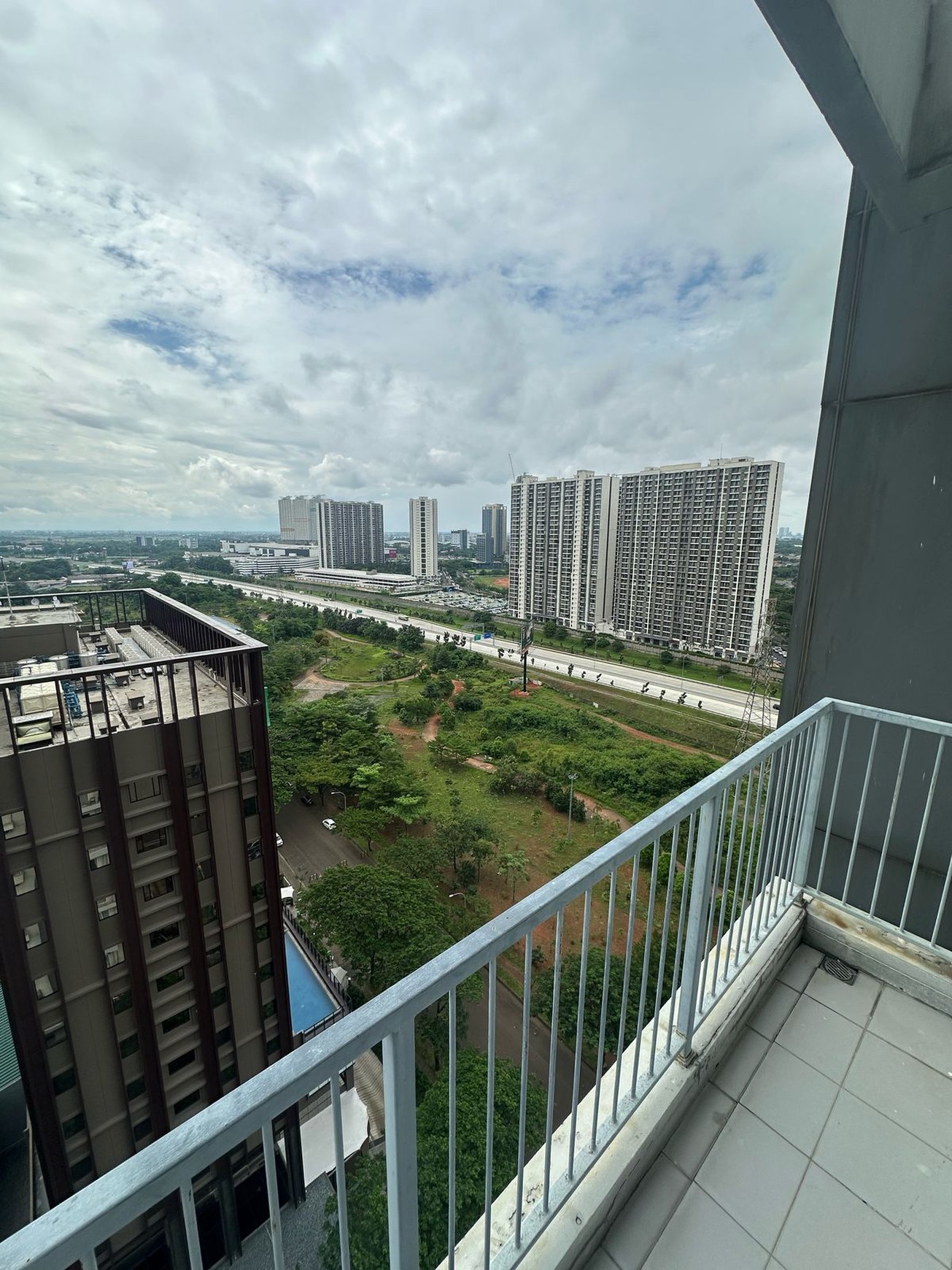 Dijual Rugi Apartemen Casa De Parco Lokasi dekat dengan Mall universitas di BSD City dan Stasiun KRL 