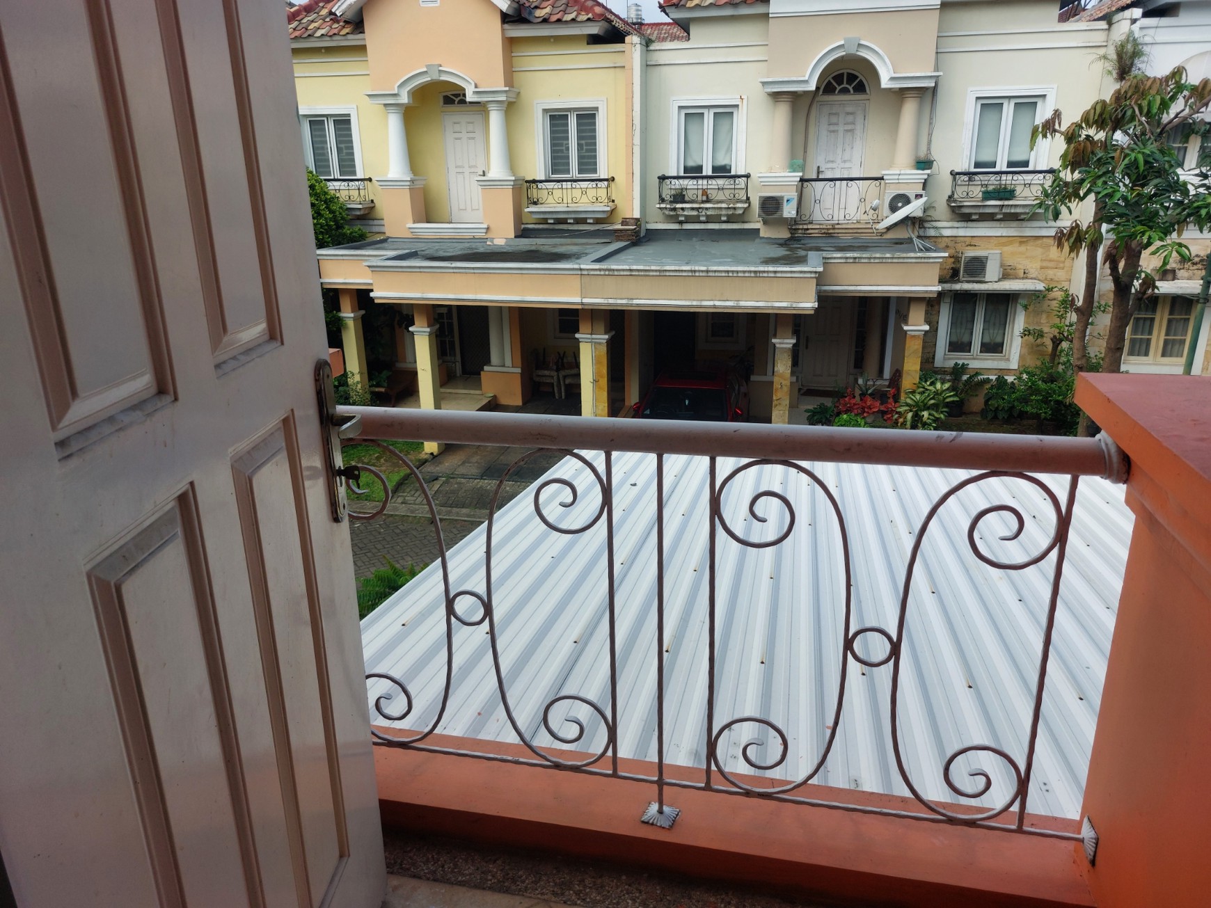 Rumah Rapi Siap Huni Murah di Raffless Hills, Cibubur