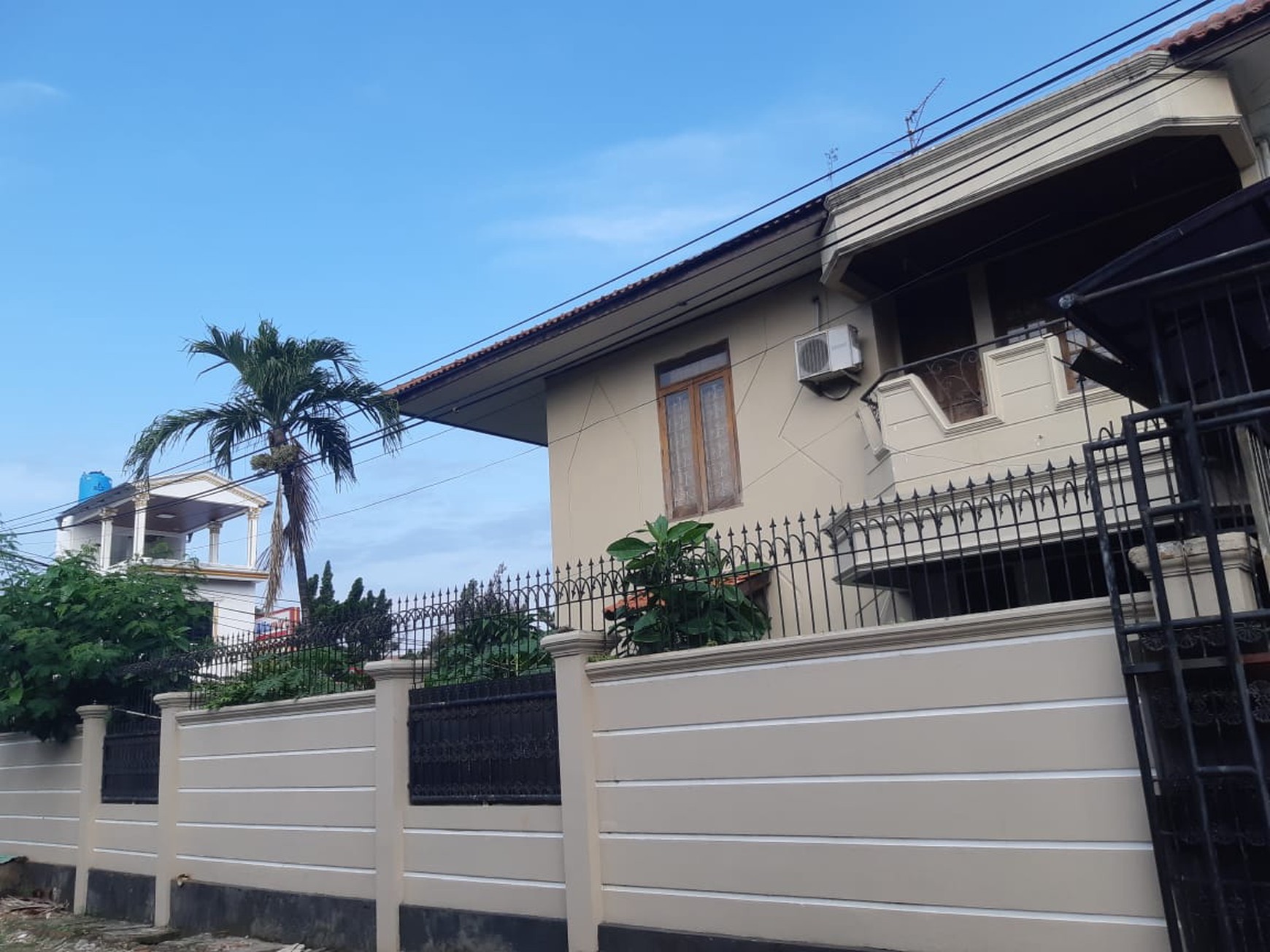 Dijual rumah 2 lantai dekat Antasari