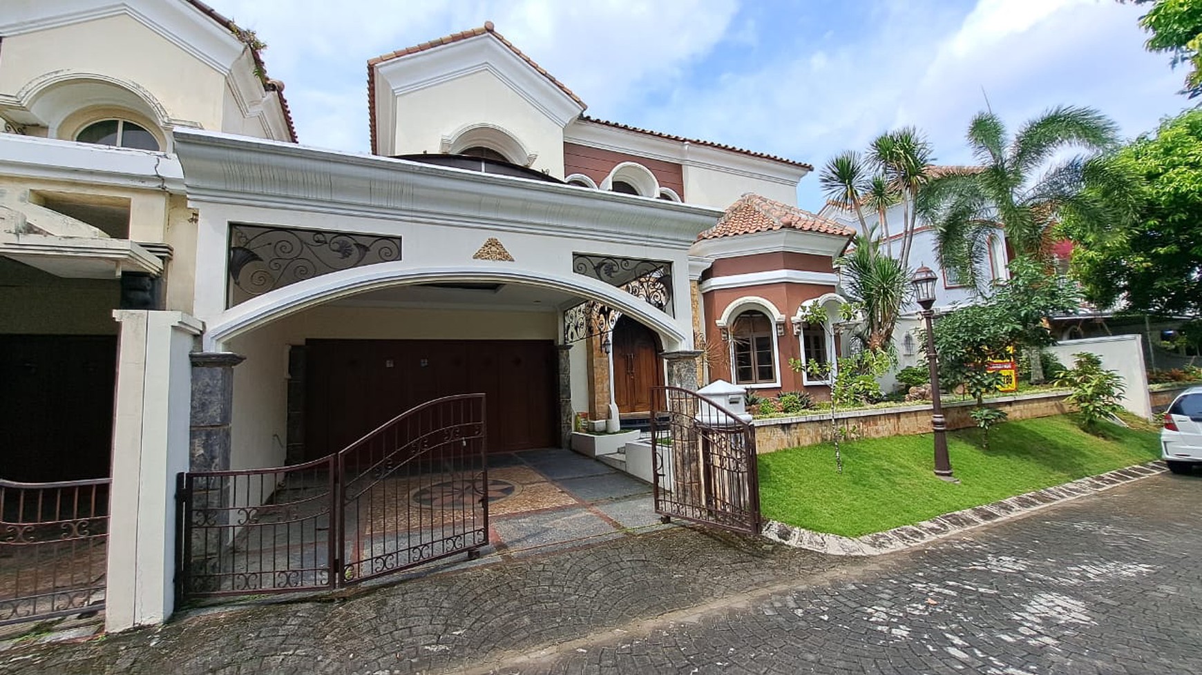 Disewakan Rumah Full Furnish dalam Perum Elite Casa Grande Depok Sleman 