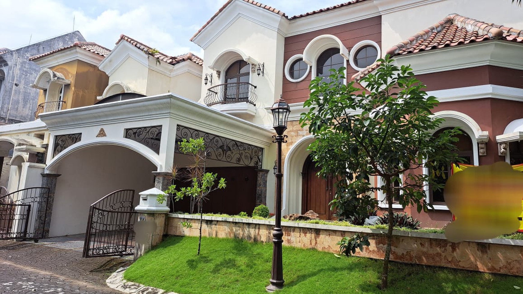 Disewakan Rumah Full Furnish dalam Perum Elite Casa Grande Depok Sleman 