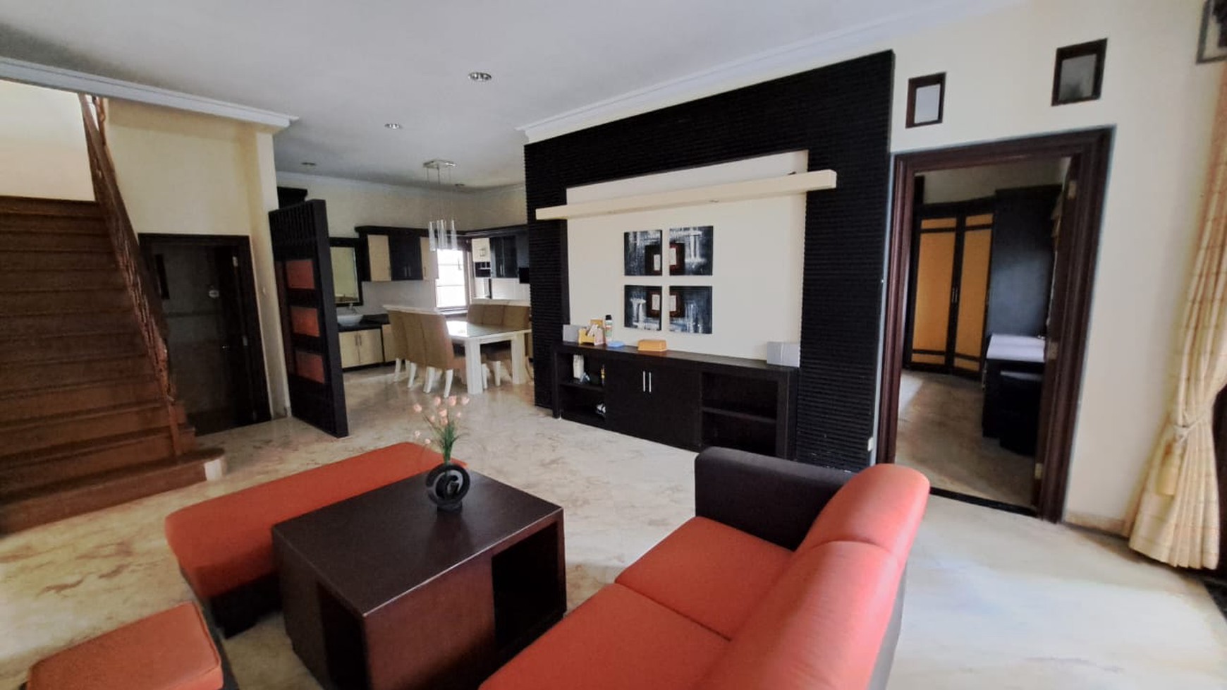 Disewakan Rumah Full Furnish dalam Perum Elite Casa Grande Depok Sleman 