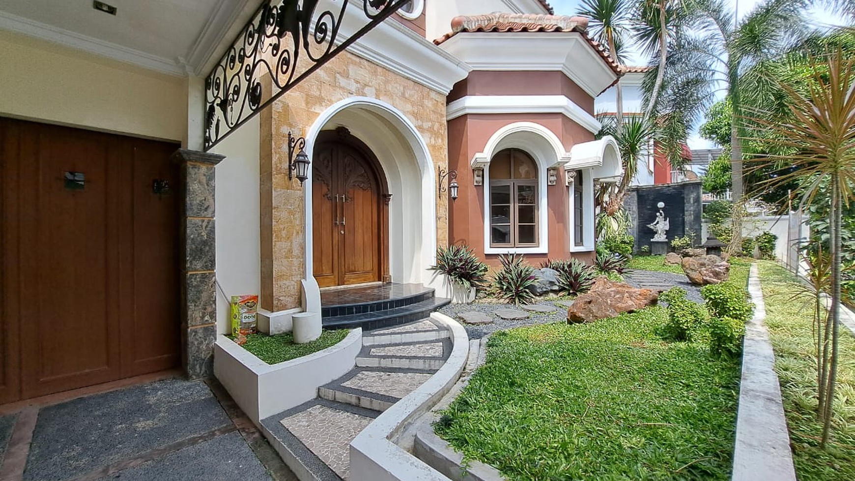 Disewakan Rumah Full Furnish dalam Perum Elite Casa Grande Depok Sleman 