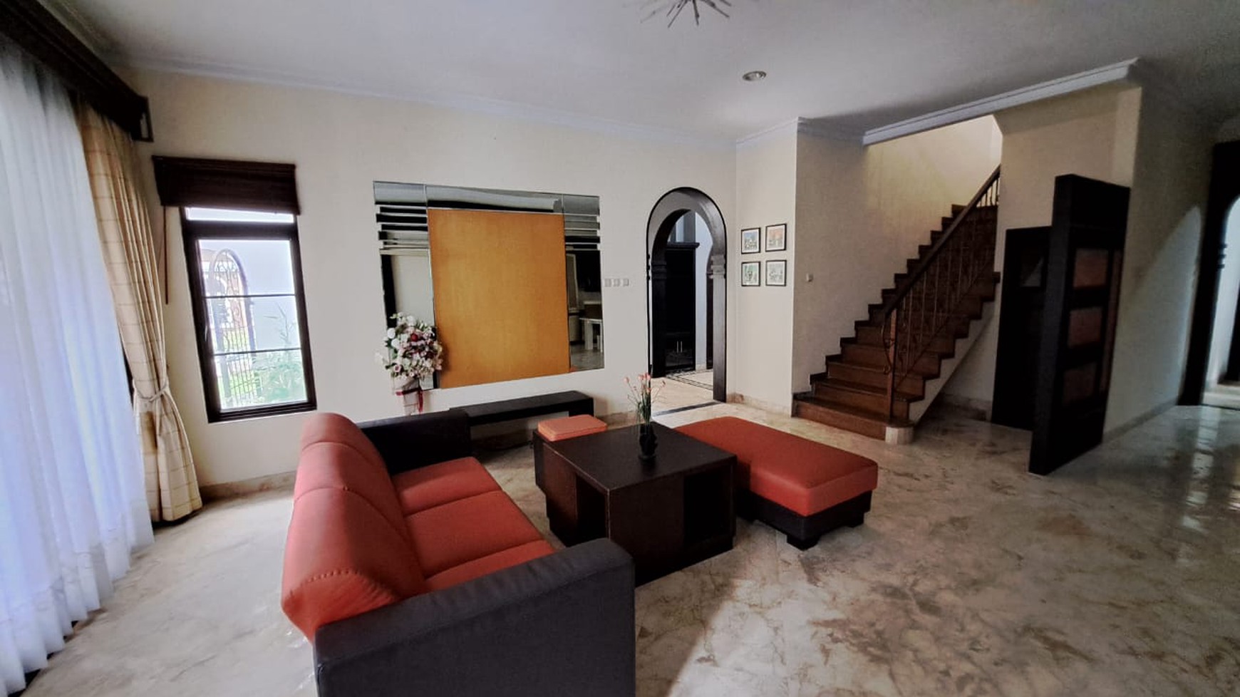 Disewakan Rumah Full Furnish dalam Perum Elite Casa Grande Depok Sleman 