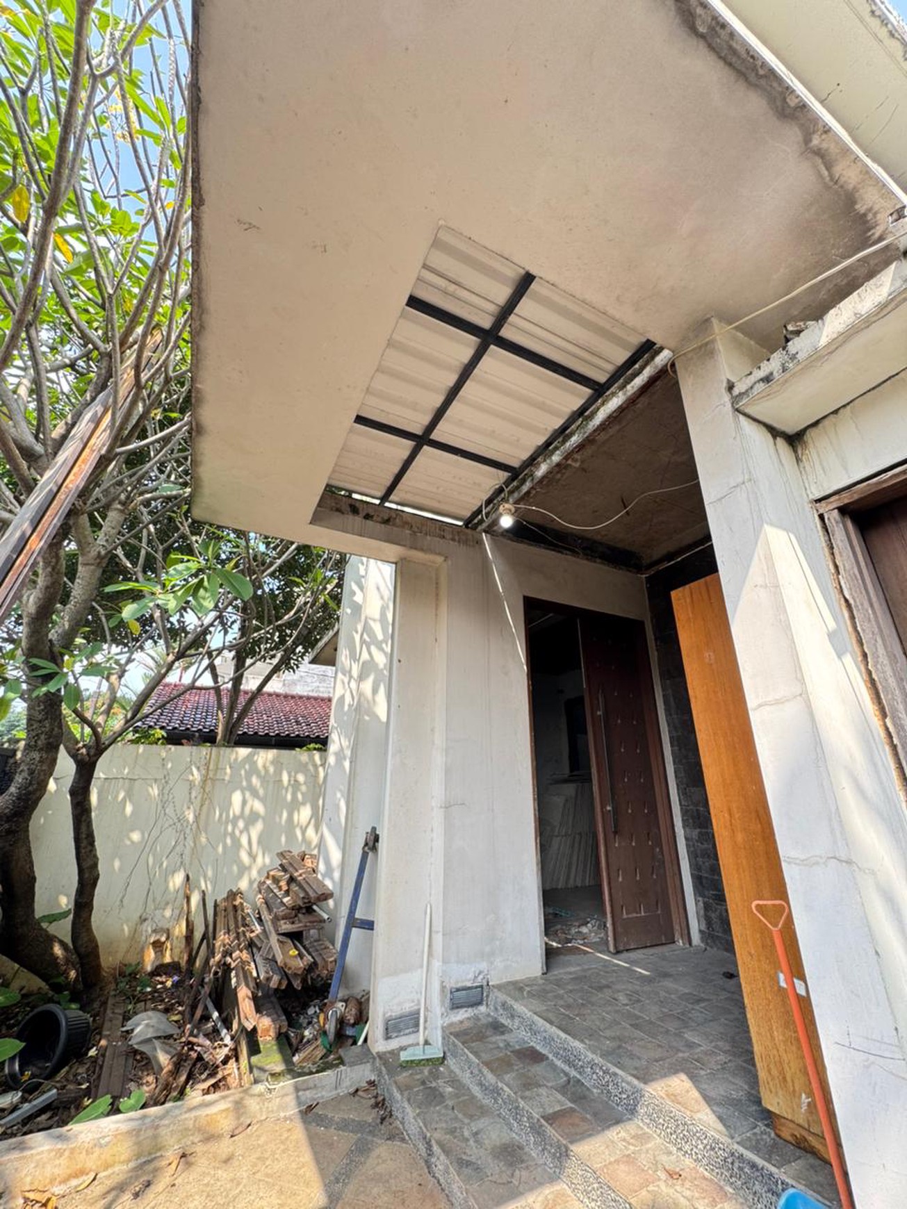 Rumah Under Renovation dkt Stasiun dan TransUm Di Jl Jatipadang Pasar Minggu