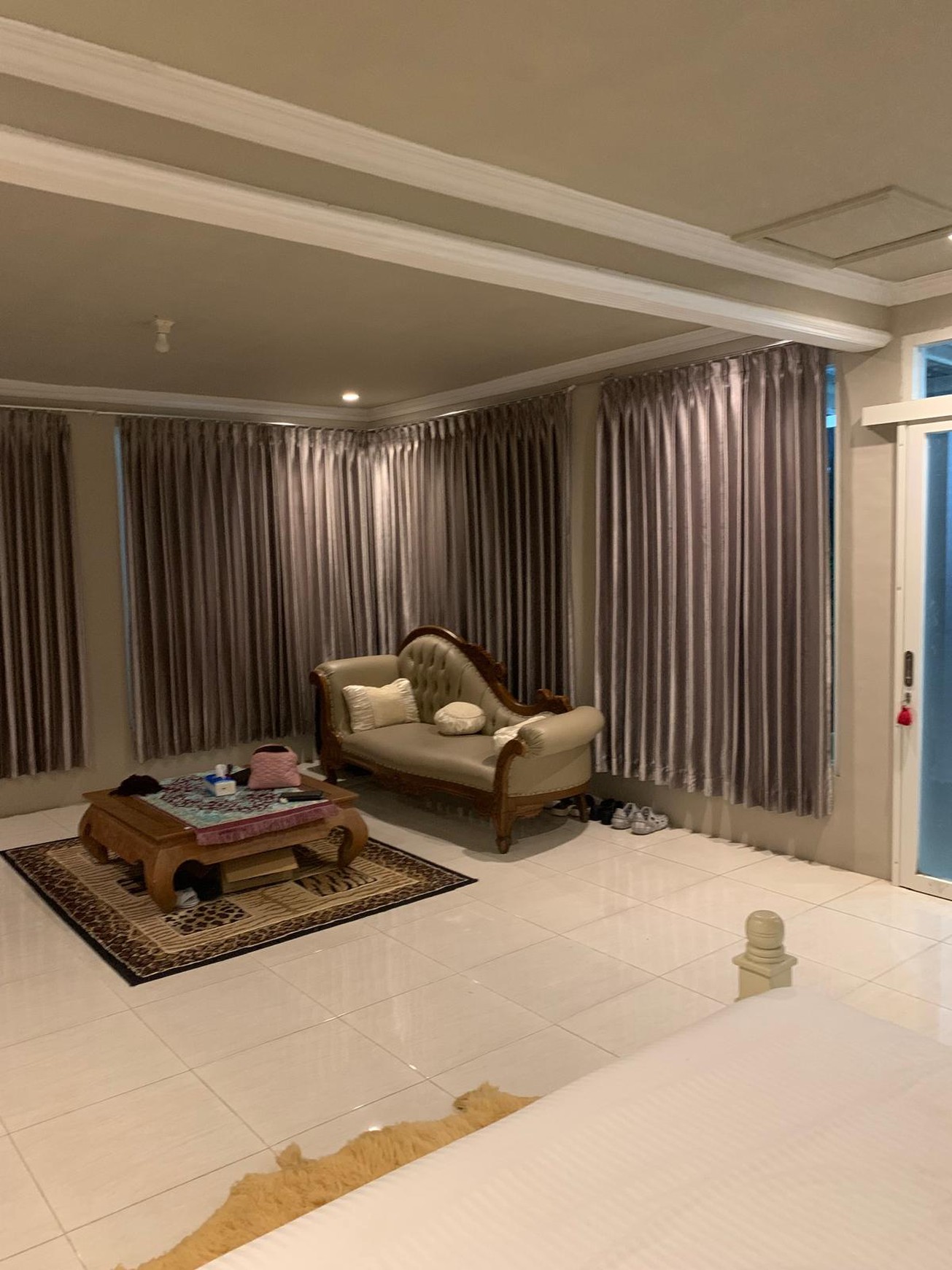 Villa Eksklusif di Prigen - Hadap Akarsana, Taman Hijau & Suasana Sejuk