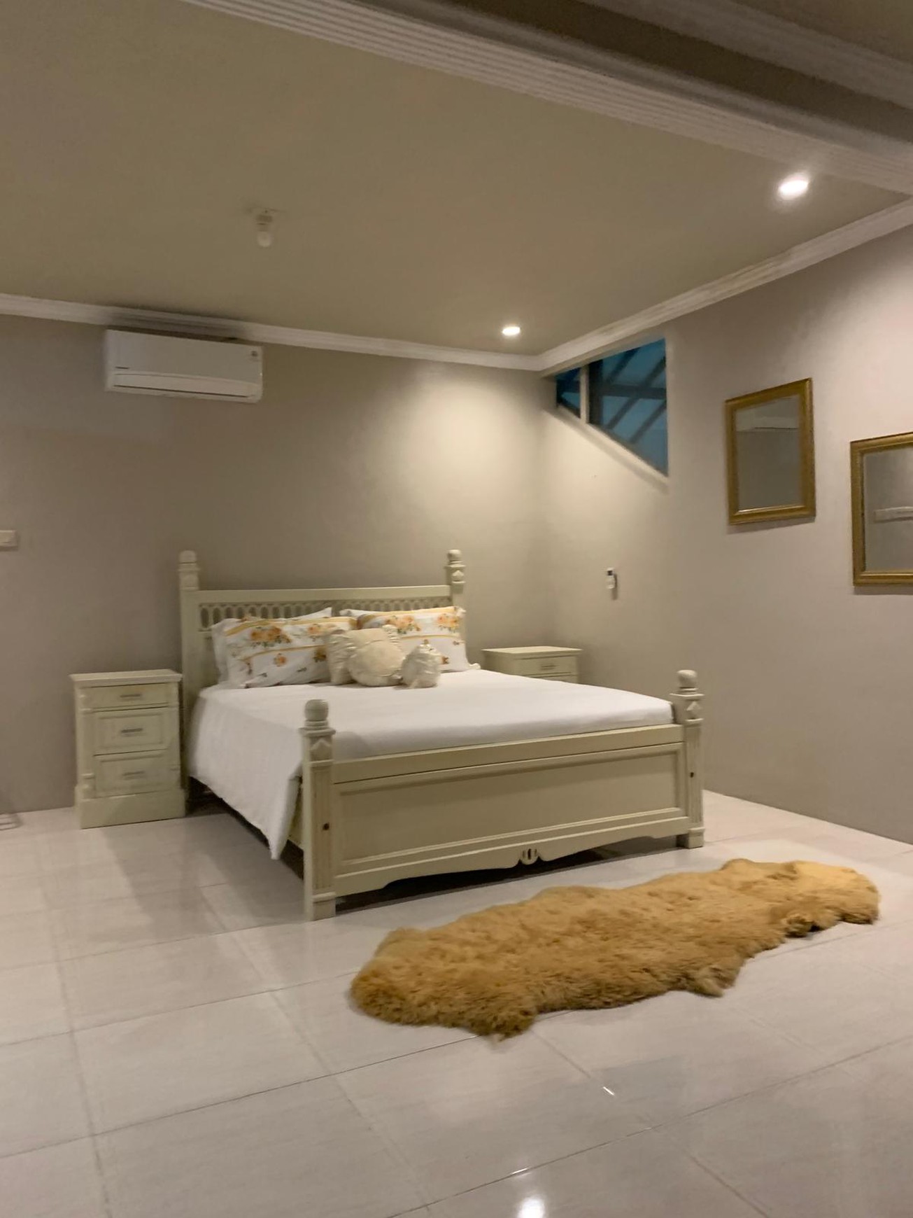 Villa Eksklusif di Prigen - Hadap Akarsana, Taman Hijau & Suasana Sejuk