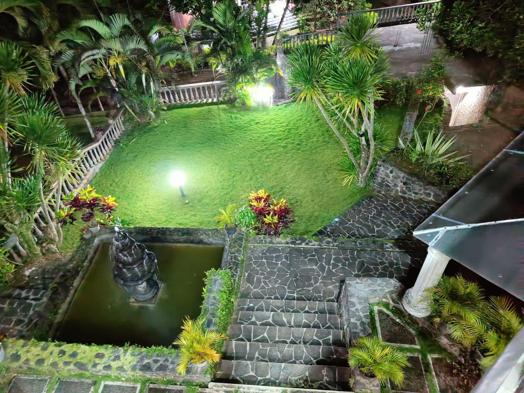 Villa Eksklusif di Prigen - Hadap Akarsana, Taman Hijau & Suasana Sejuk