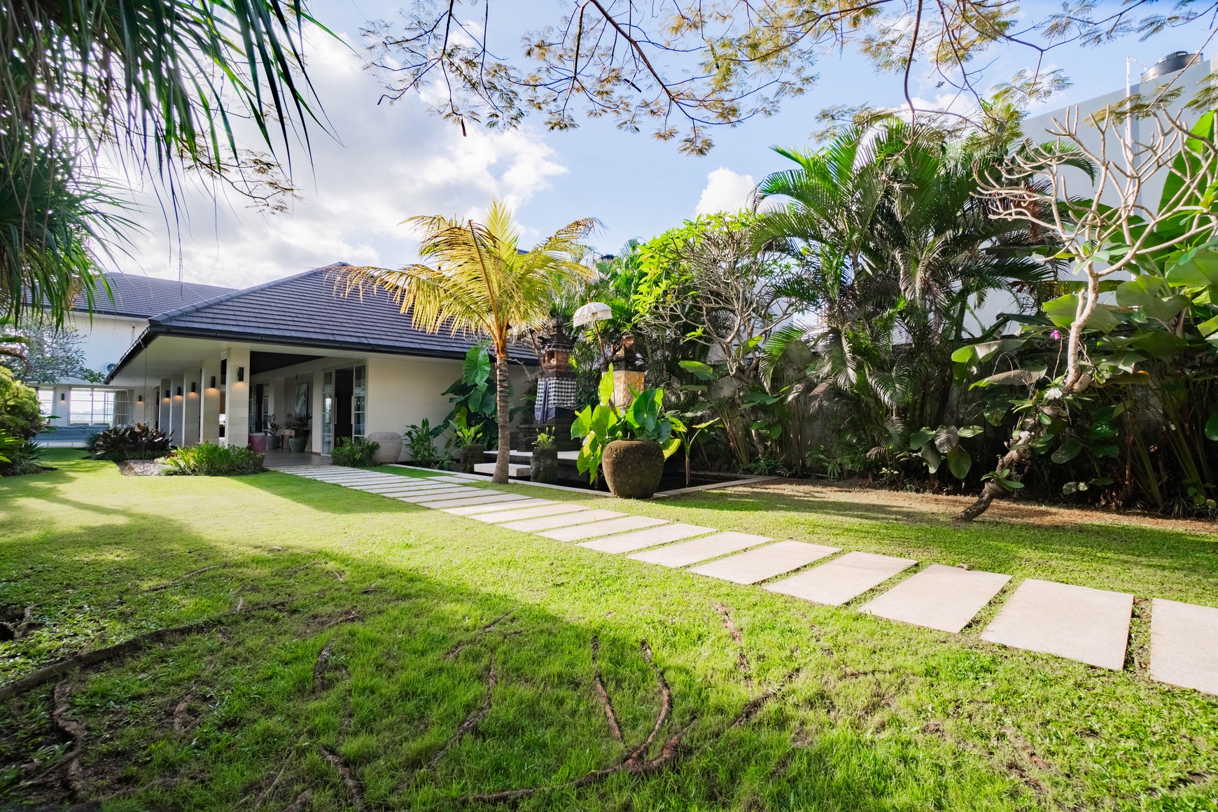 Luxury Villa for Sale, Prime Location in Munggu, Near Beach & Attractions