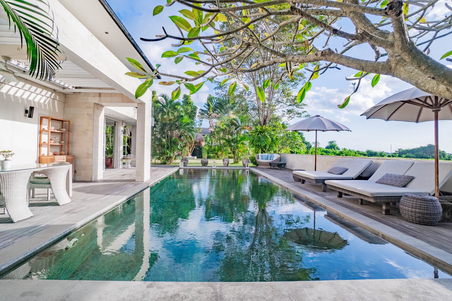 Luxury Villa for Sale, Prime Location in Munggu, Near Beach & Attractions