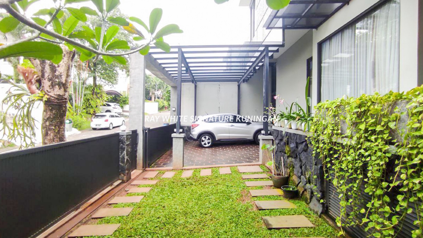 Dijual Rumah Mewah Full Renovasi Di Sentul City Bogor , SHM 