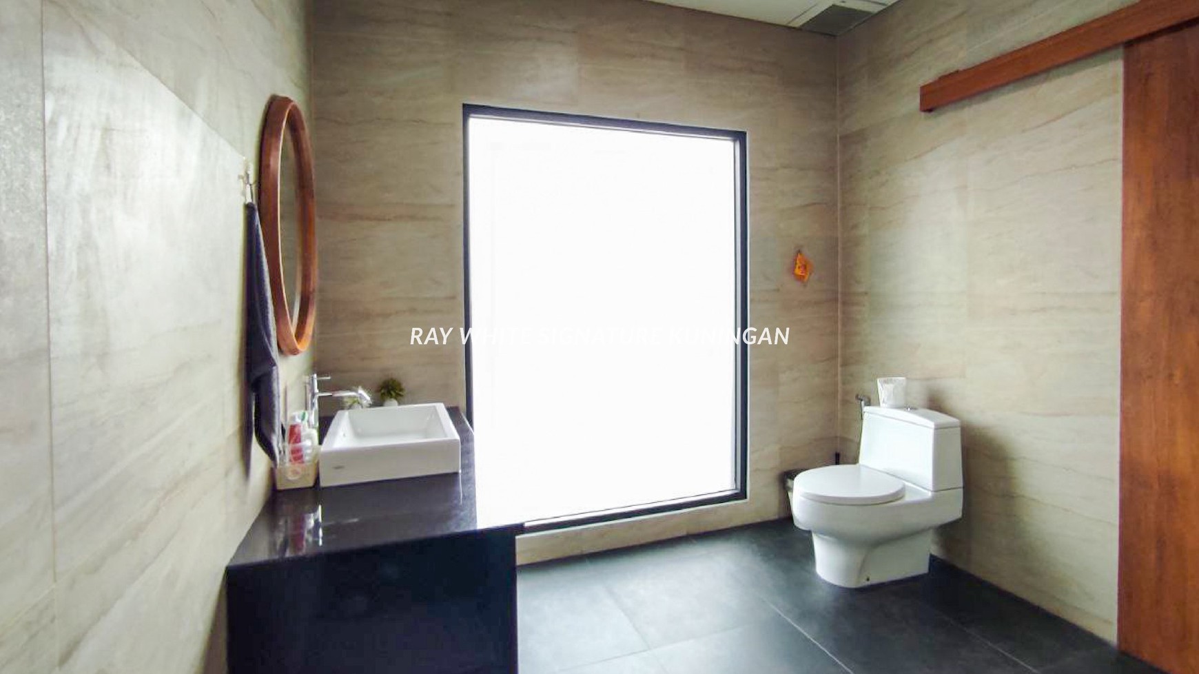 Dijual Rumah Mewah Full Renovasi Di Sentul City Bogor , SHM 