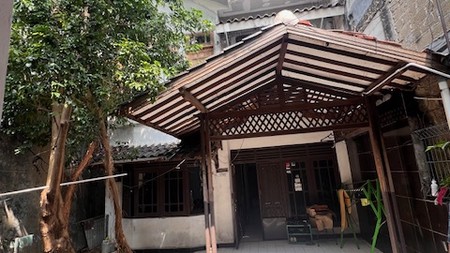 Dijual Rumah Tua di area komersial Pasar Minggu