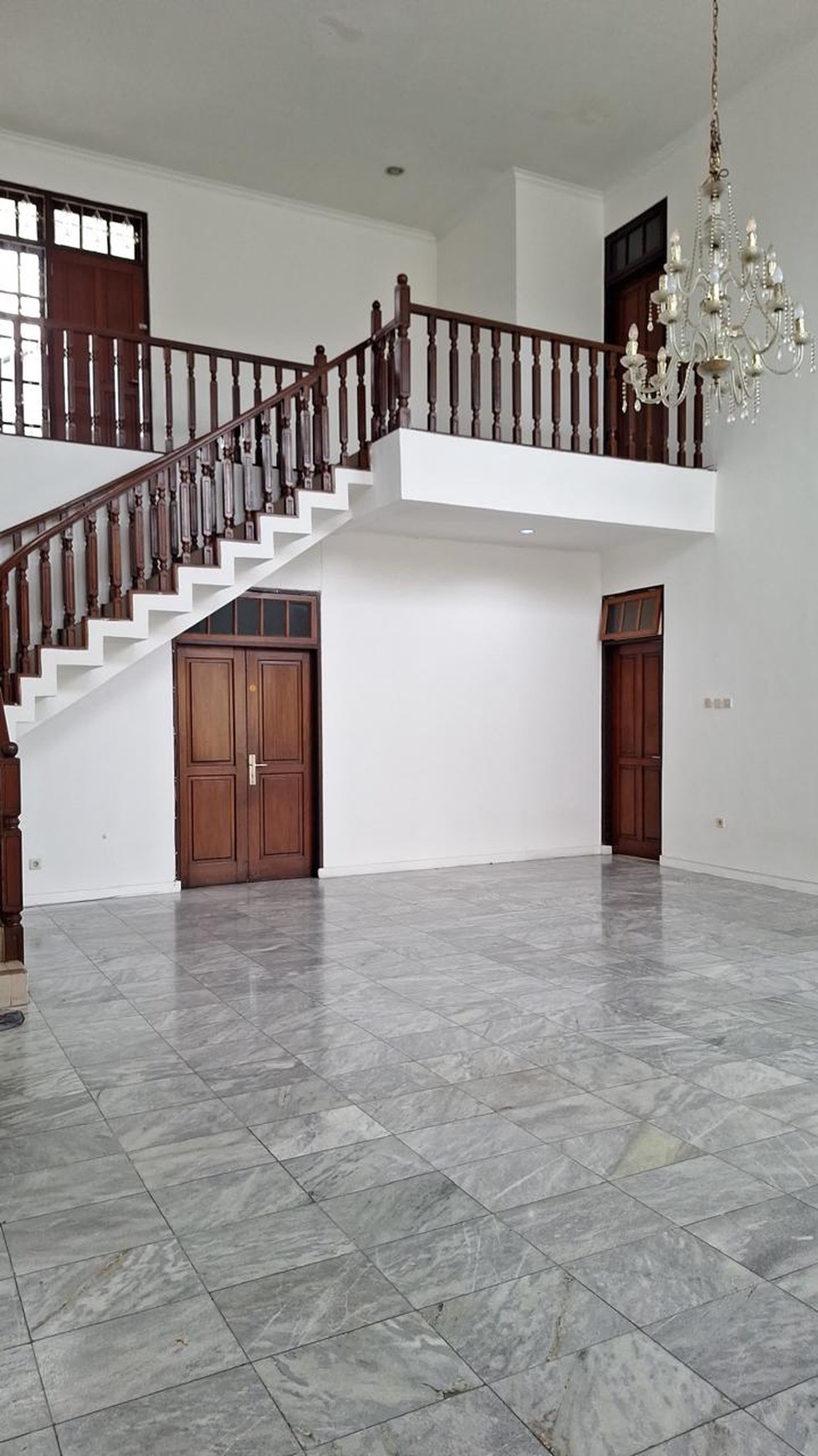 RUMAH DISEWA JALAN GAHARU JAKARTA SELATAN