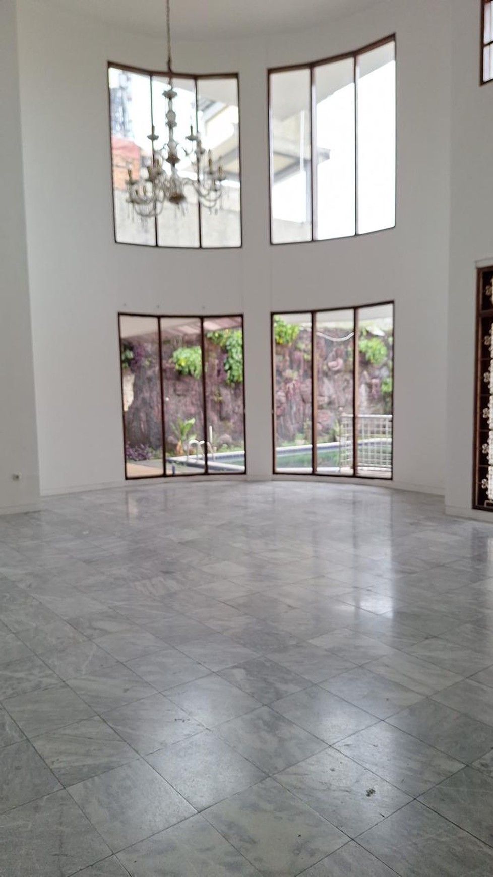 RUMAH DISEWA JALAN GAHARU JAKARTA SELATAN