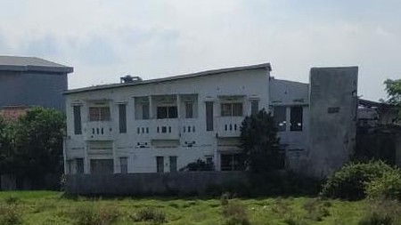 INVESTASI MENGUNTUNGKAN, KLINIK BERIKUT RUMAH, RUKO, TANAH KOSONG LOKASI STRATEGIS DI JALAN RAYA UTAMA 