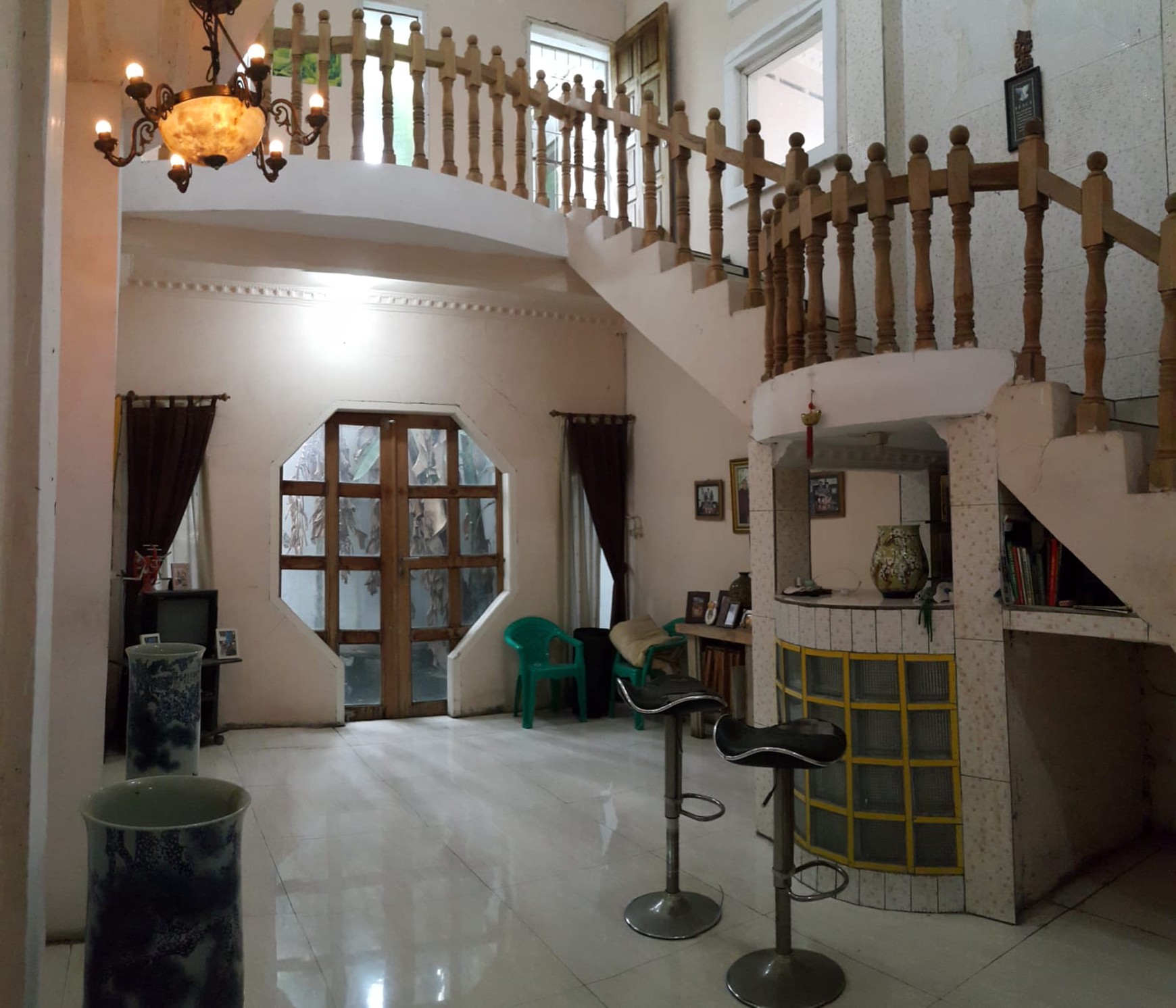 INVESTASI MENGUNTUNGKAN, KLINIK BERIKUT RUMAH, RUKO, TANAH KOSONG LOKASI STRATEGIS DI JALAN RAYA UTAMA