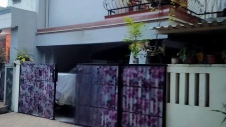 Rumah di Pondok Pucung Selangkah Ke Stasiun Kereta api dan Bintaro