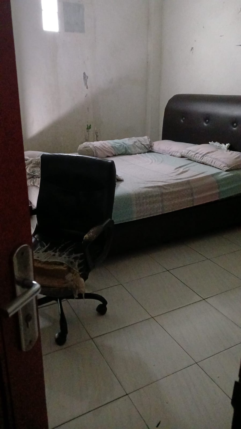 Ruang Usaha Luas Lokasi Strategis Pinggir Jalan Raya @Karawaci, Tangerang